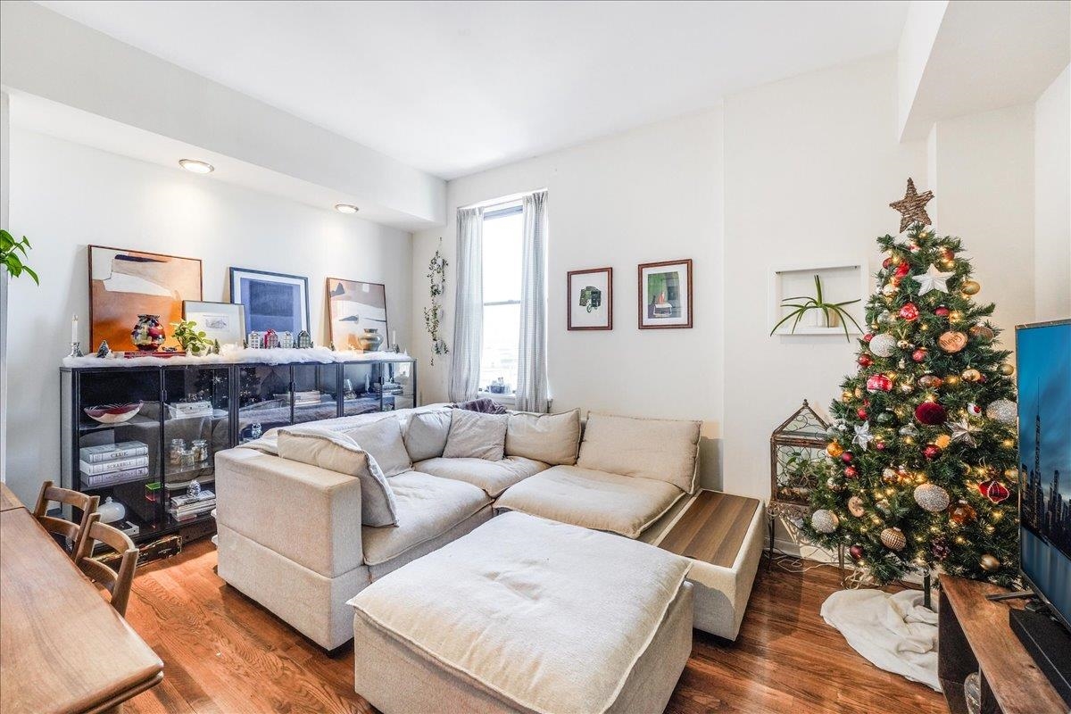186 WAYNE ST Unit: 421D