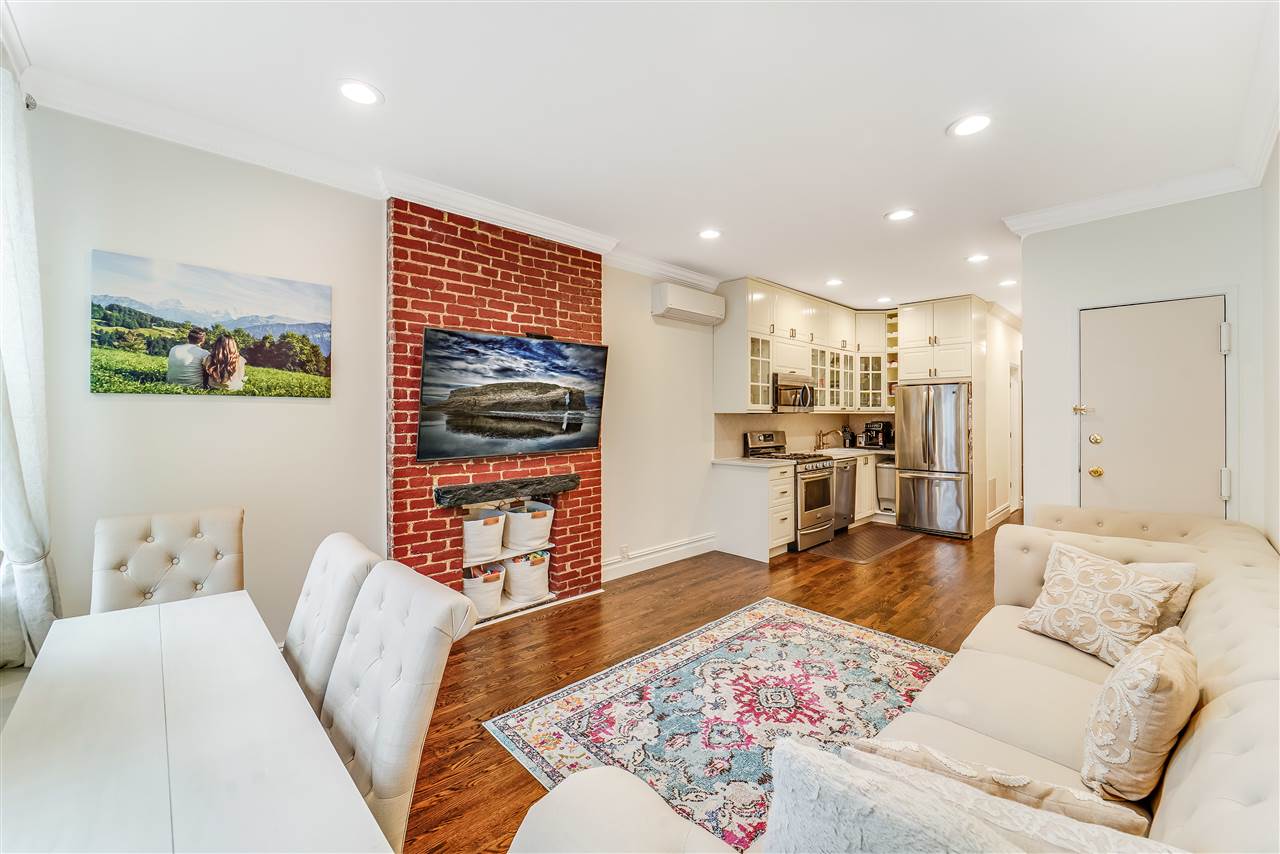 298 BARROW ST Unit: 3L