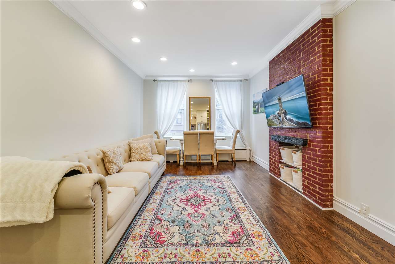 298 BARROW ST Unit: 3L