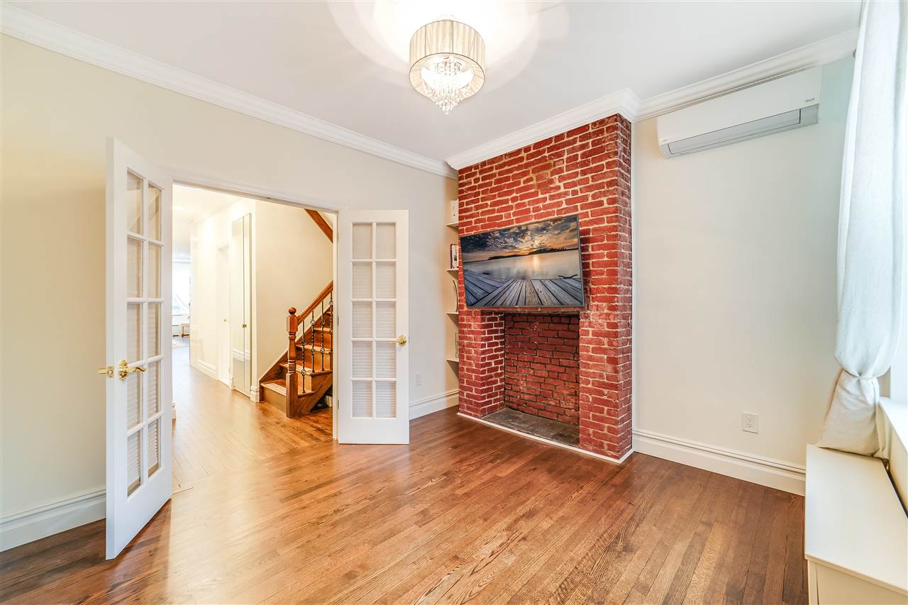 298 BARROW ST Unit: 3L