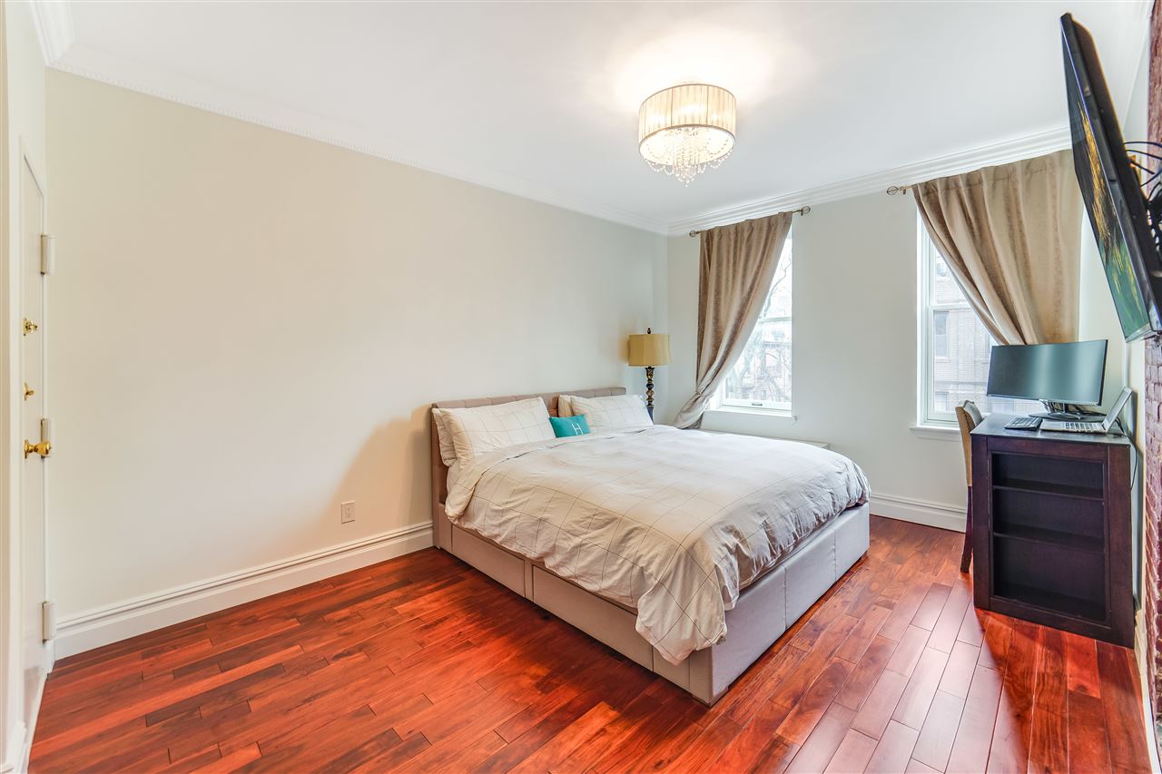 298 BARROW ST Unit: 3L