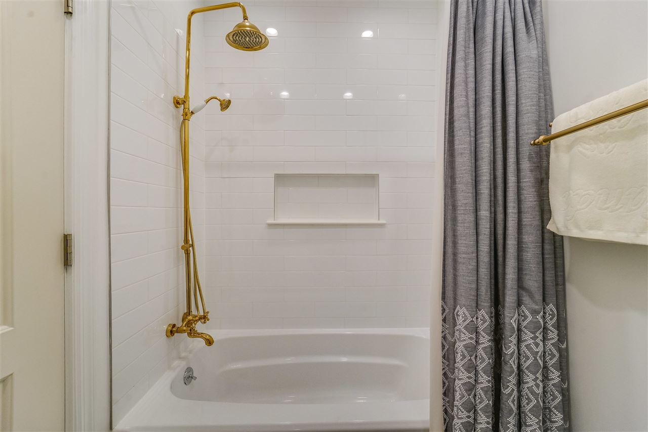 298 BARROW ST Unit: 3L
