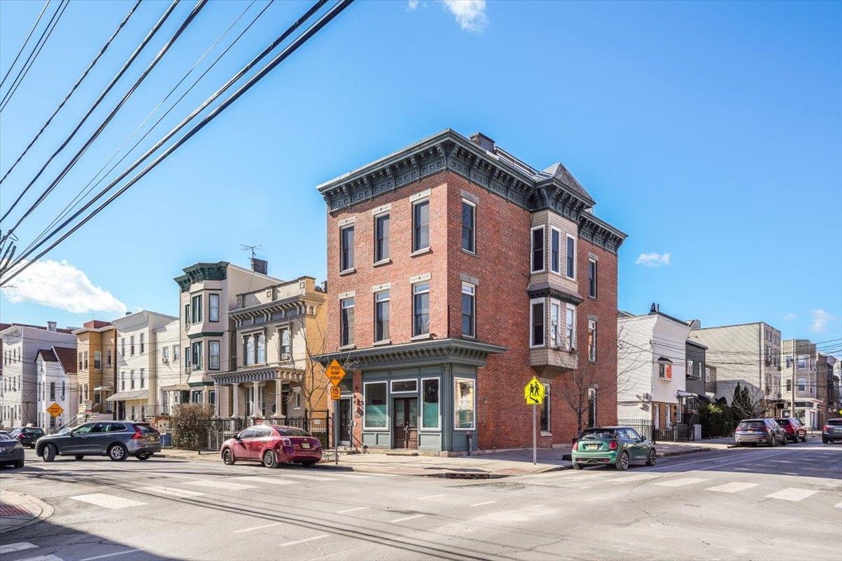 119 HANCOCK AVE Unit: 2
