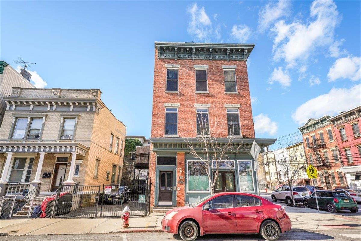 119 HANCOCK AVE Unit: 2
