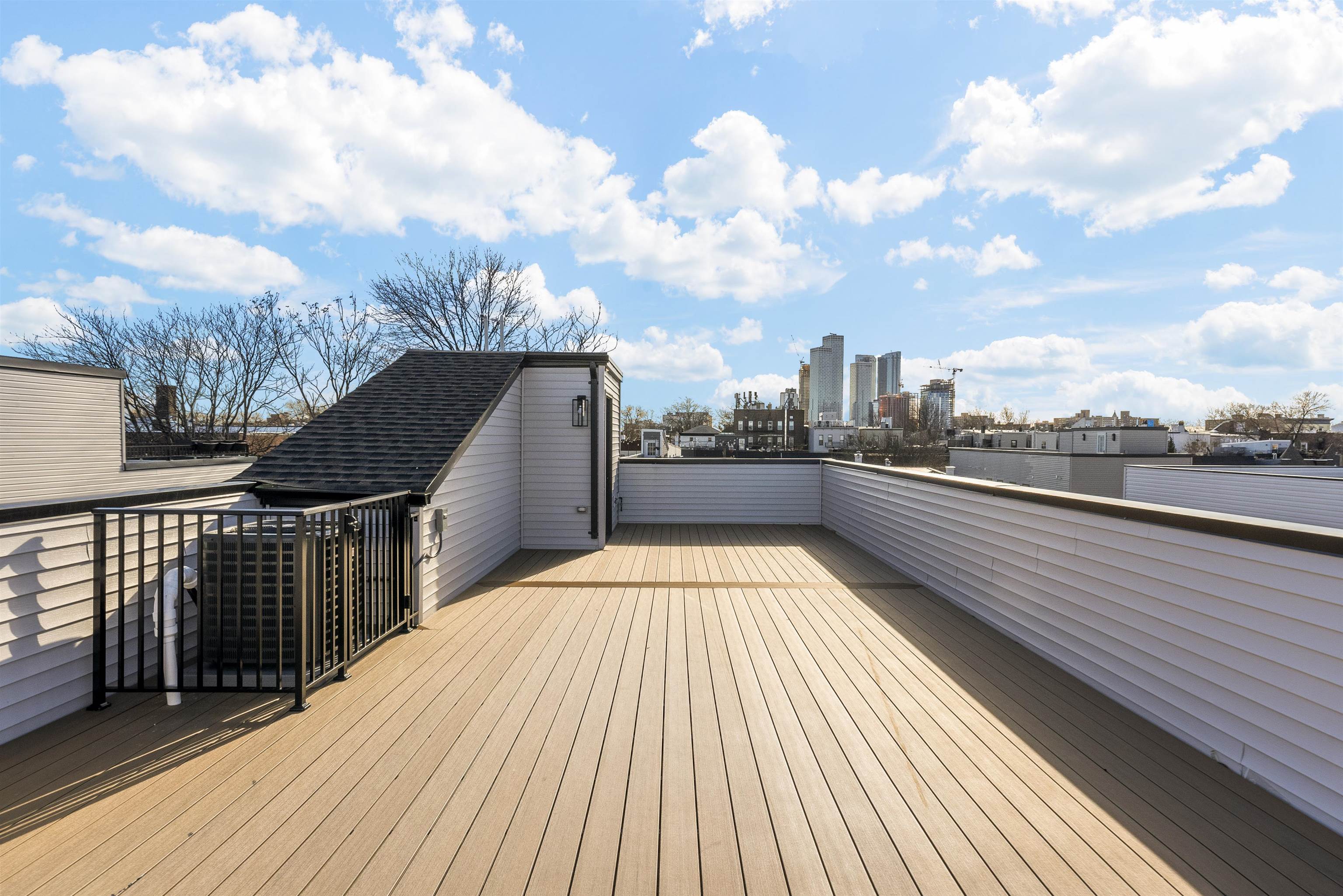 13 MANHATTAN AVE Unit: 3