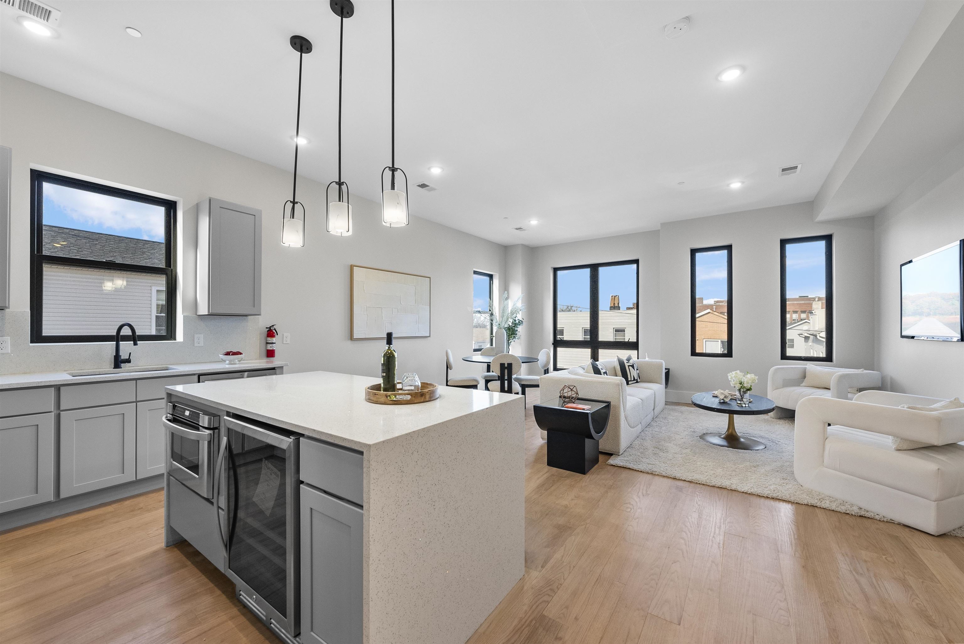 13 MANHATTAN AVE Unit: 3
