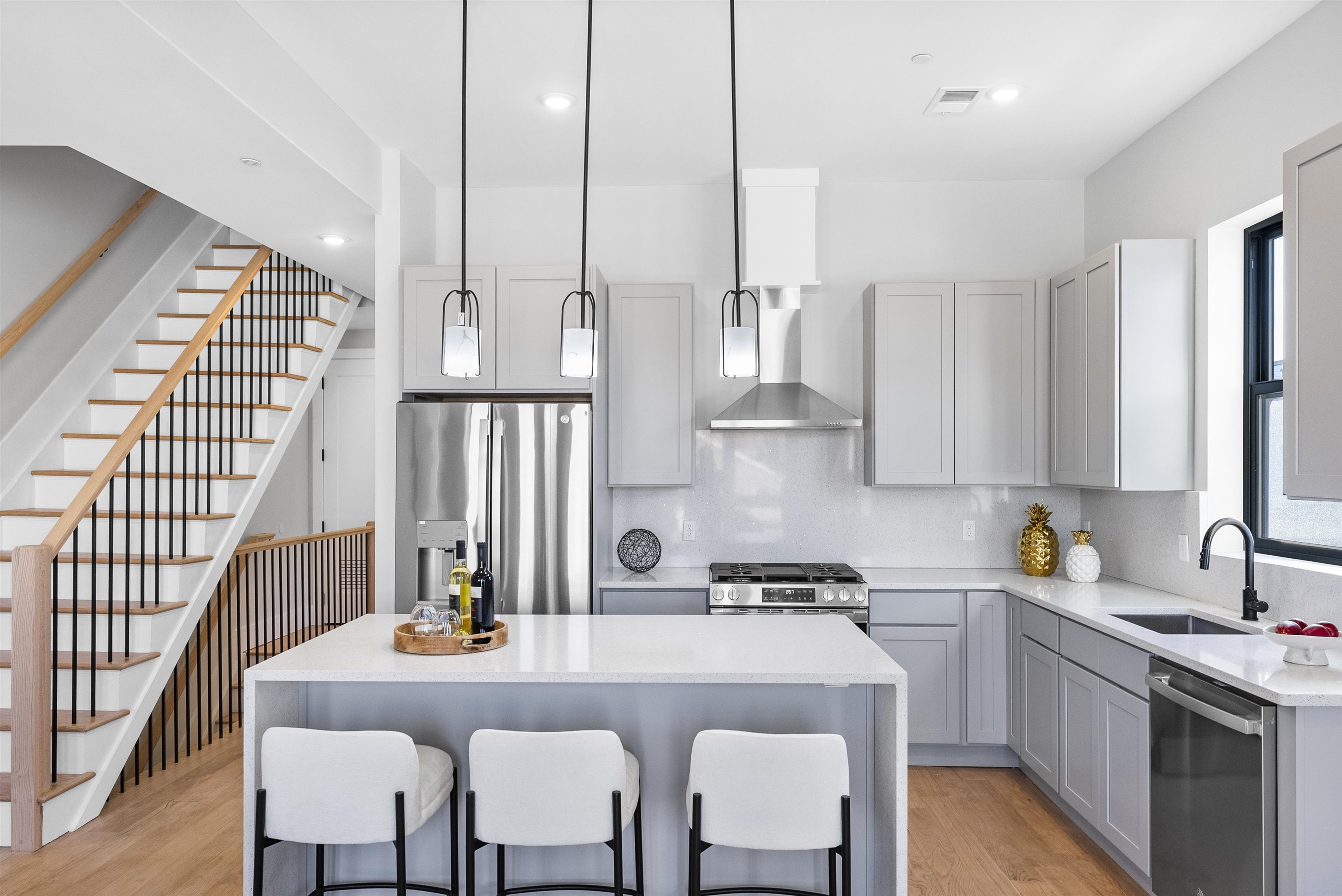 13 MANHATTAN AVE Unit: 3