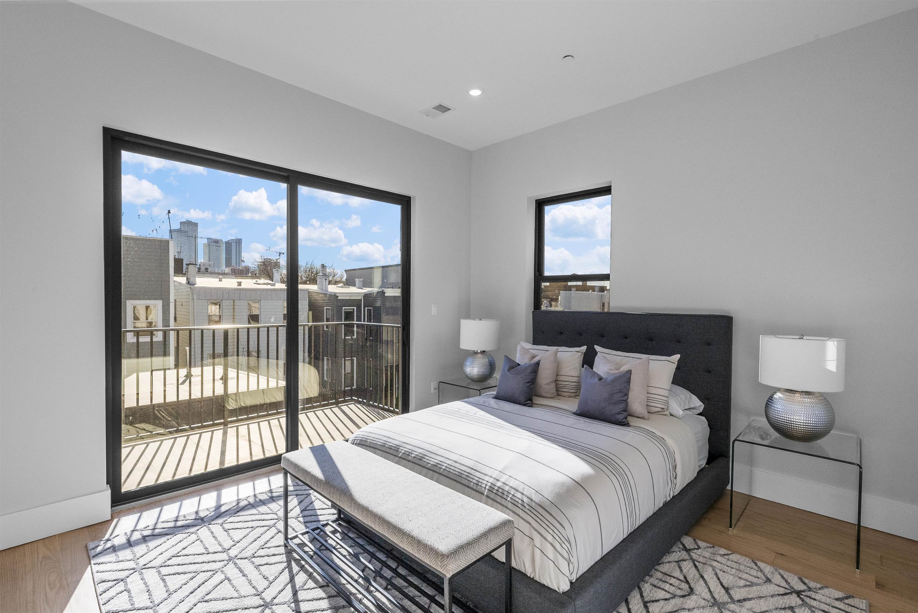 13 MANHATTAN AVE Unit: 3