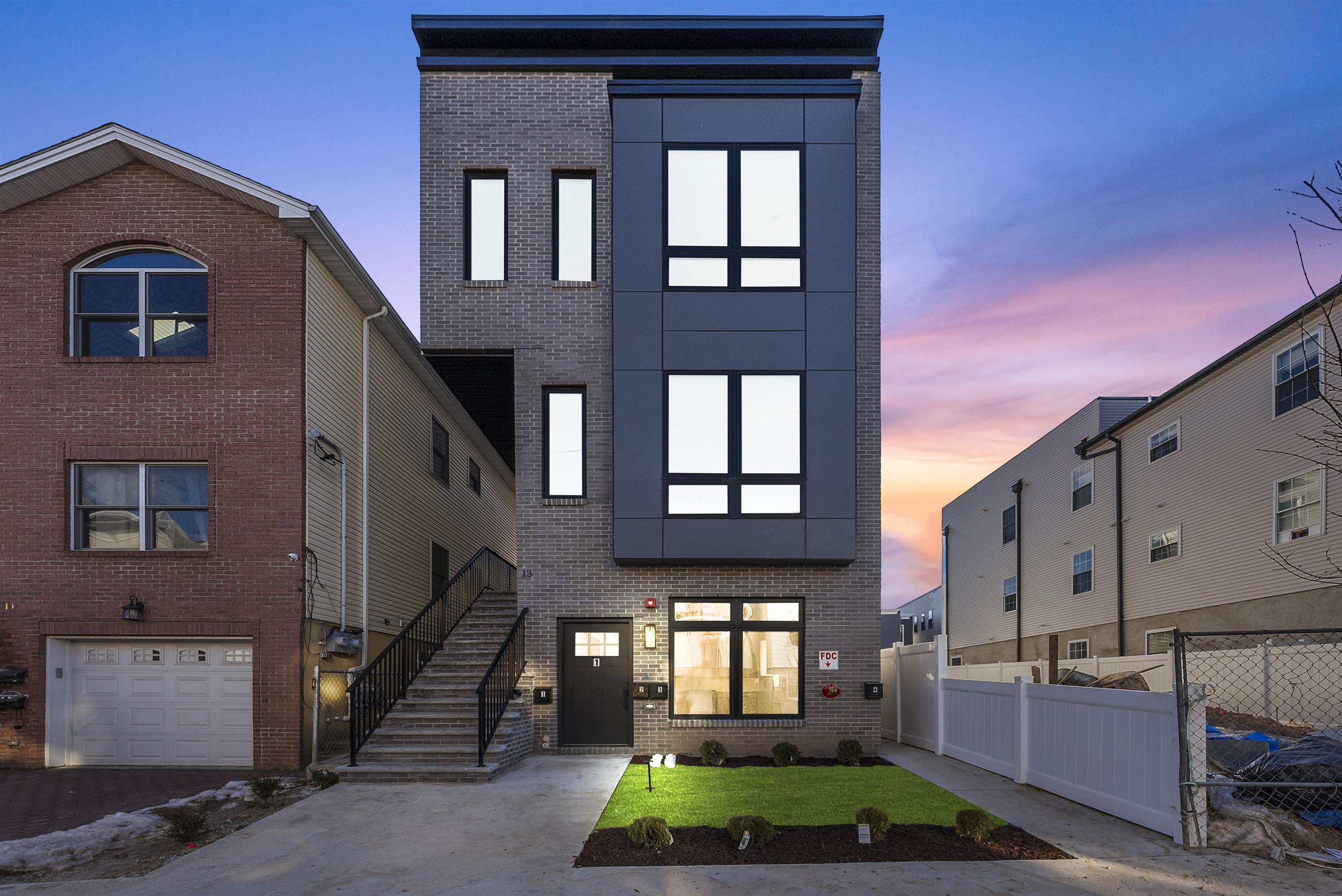 13 MANHATTAN AVE Unit: 3