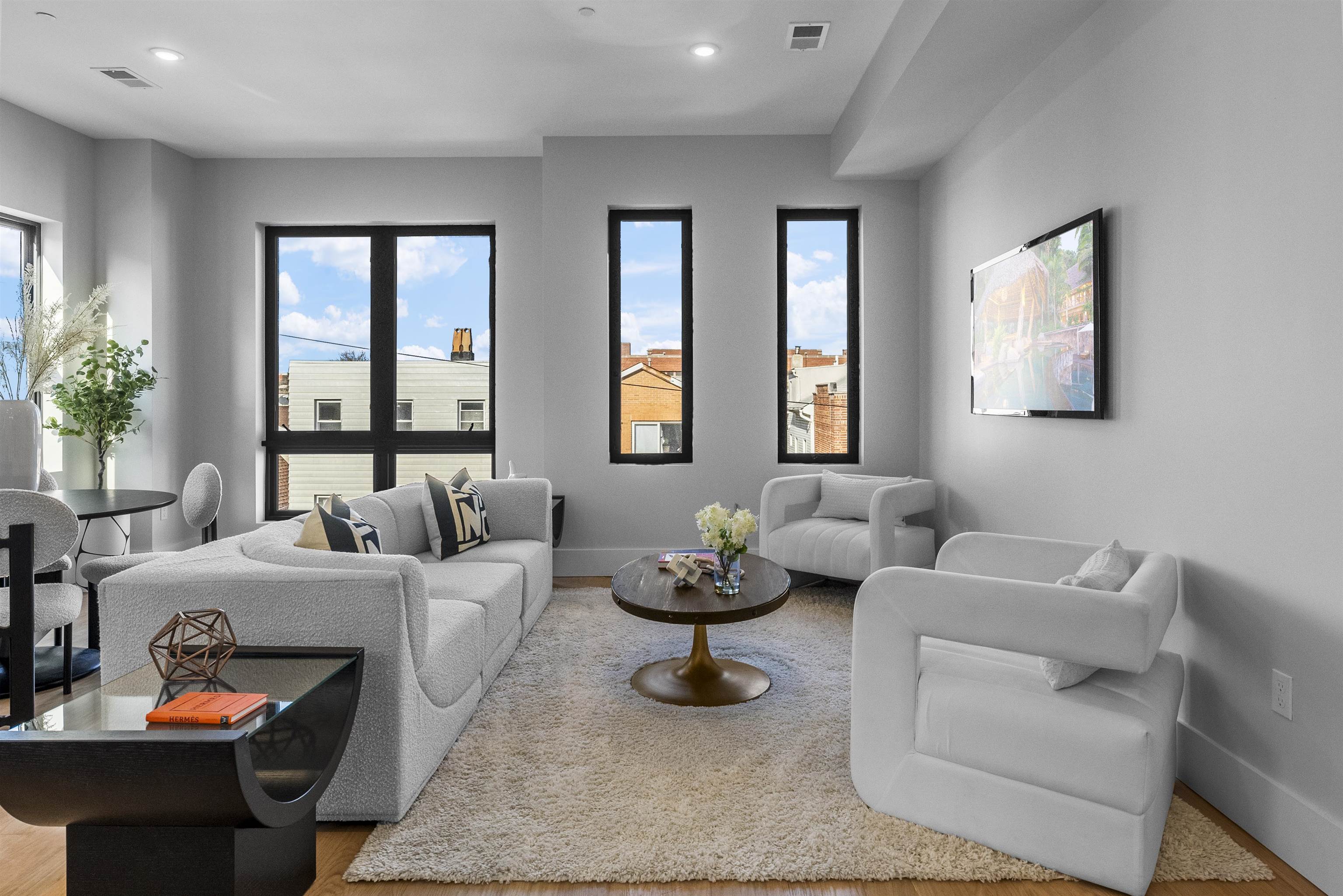 13 MANHATTAN AVE Unit: 3