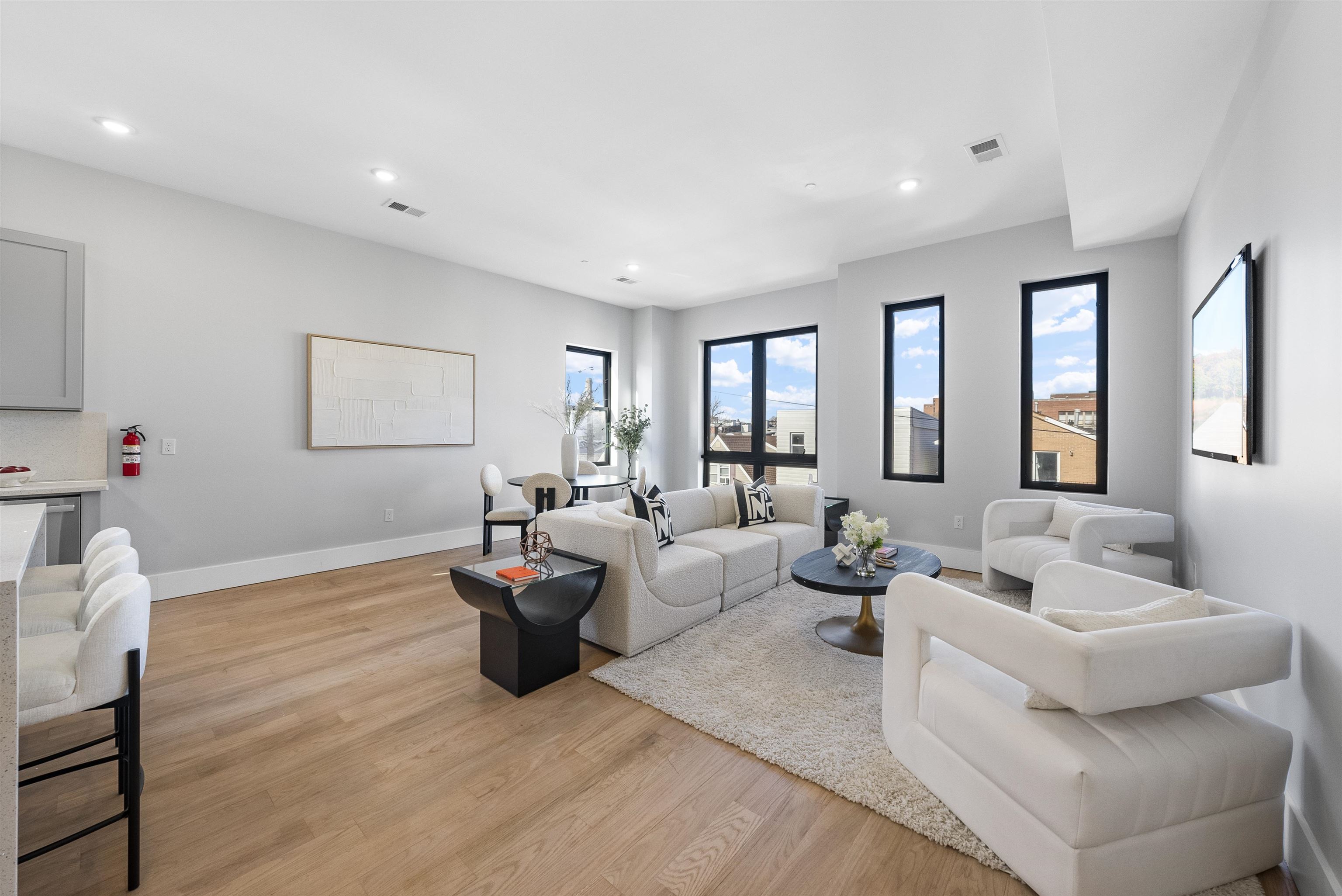 13 MANHATTAN AVE Unit: 3