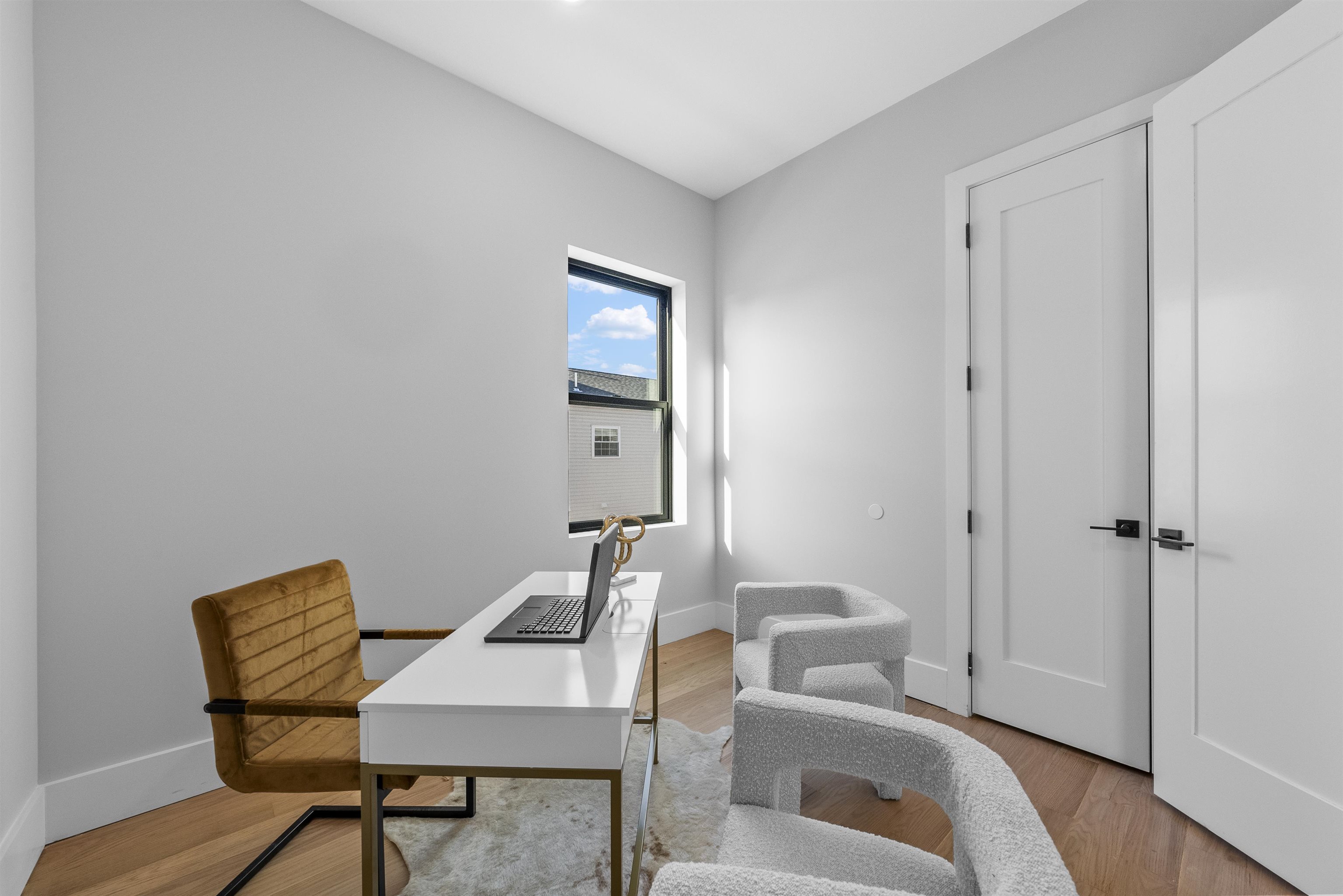 13 MANHATTAN AVE Unit: 3