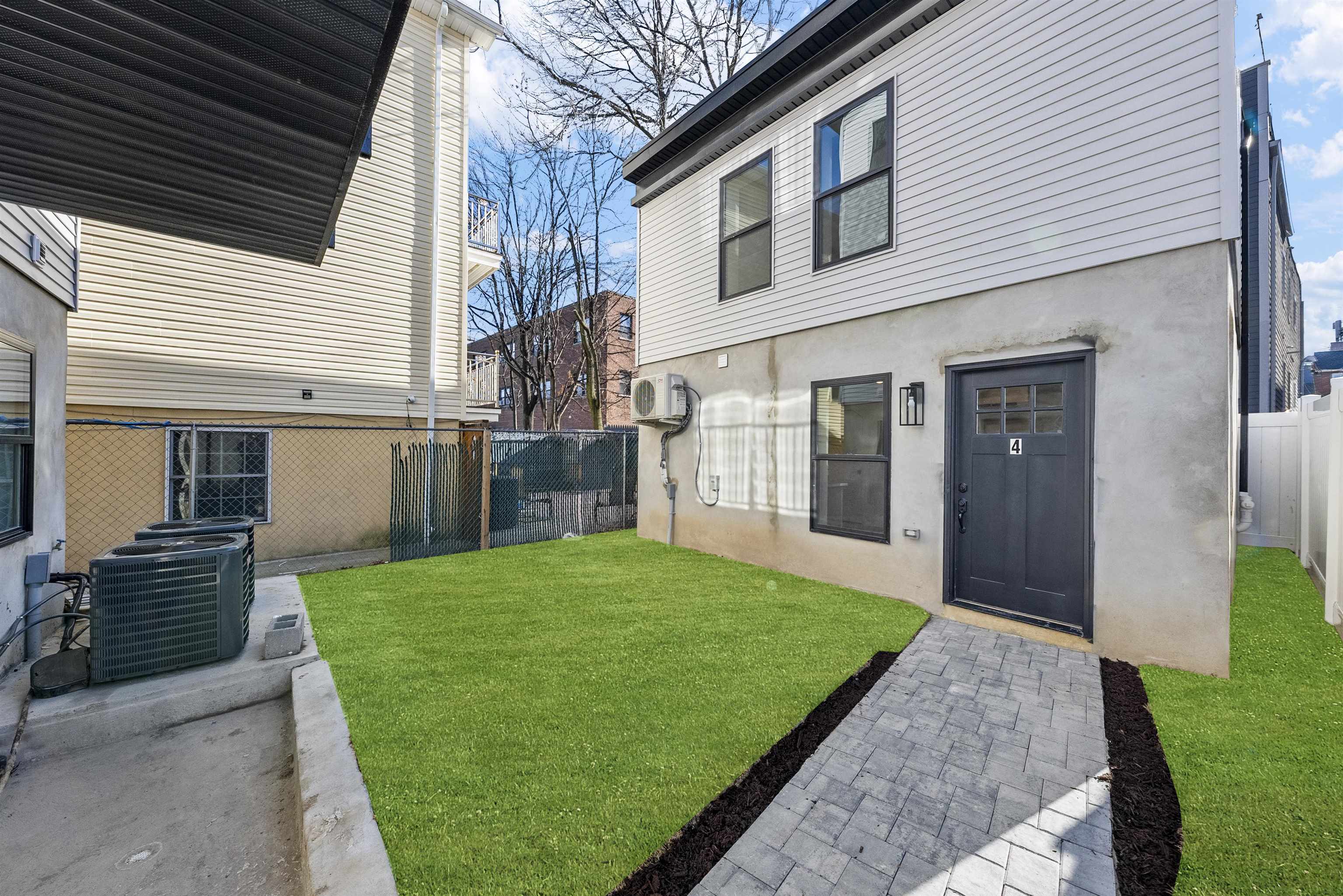 13 MANHATTAN AVE Unit: Rear