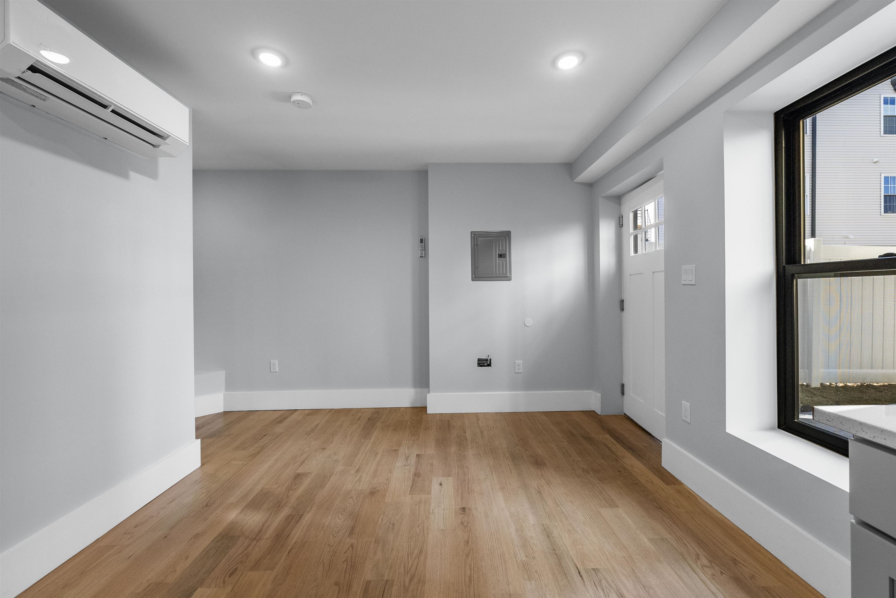 13 MANHATTAN AVE Unit: Rear