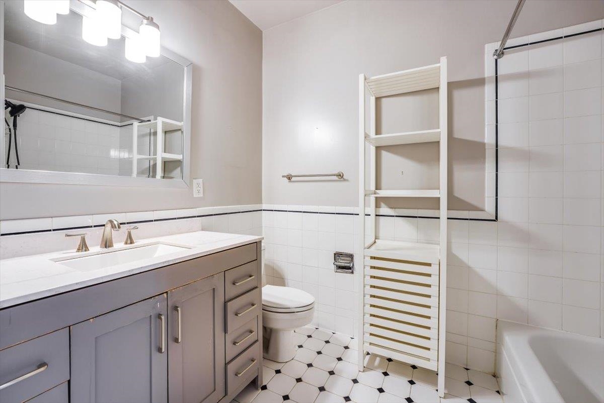 1500 HUDSON ST Unit: 3L