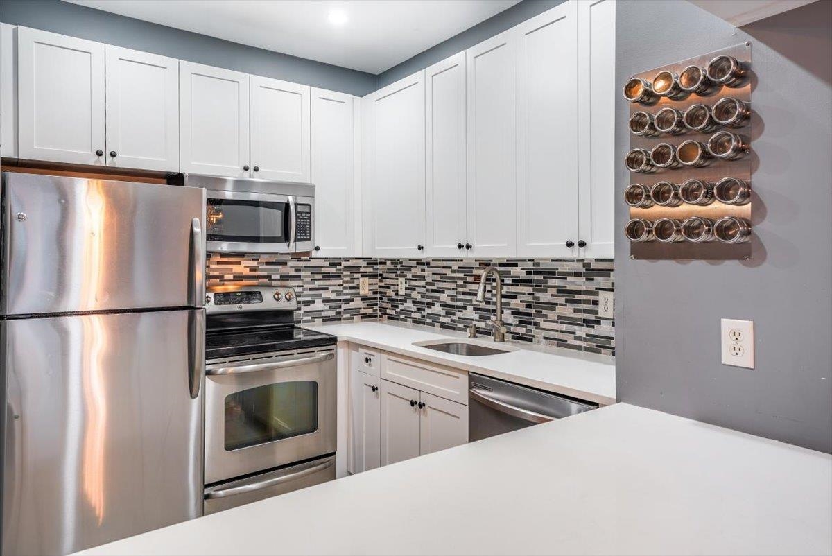 1500 HUDSON ST Unit: 3L