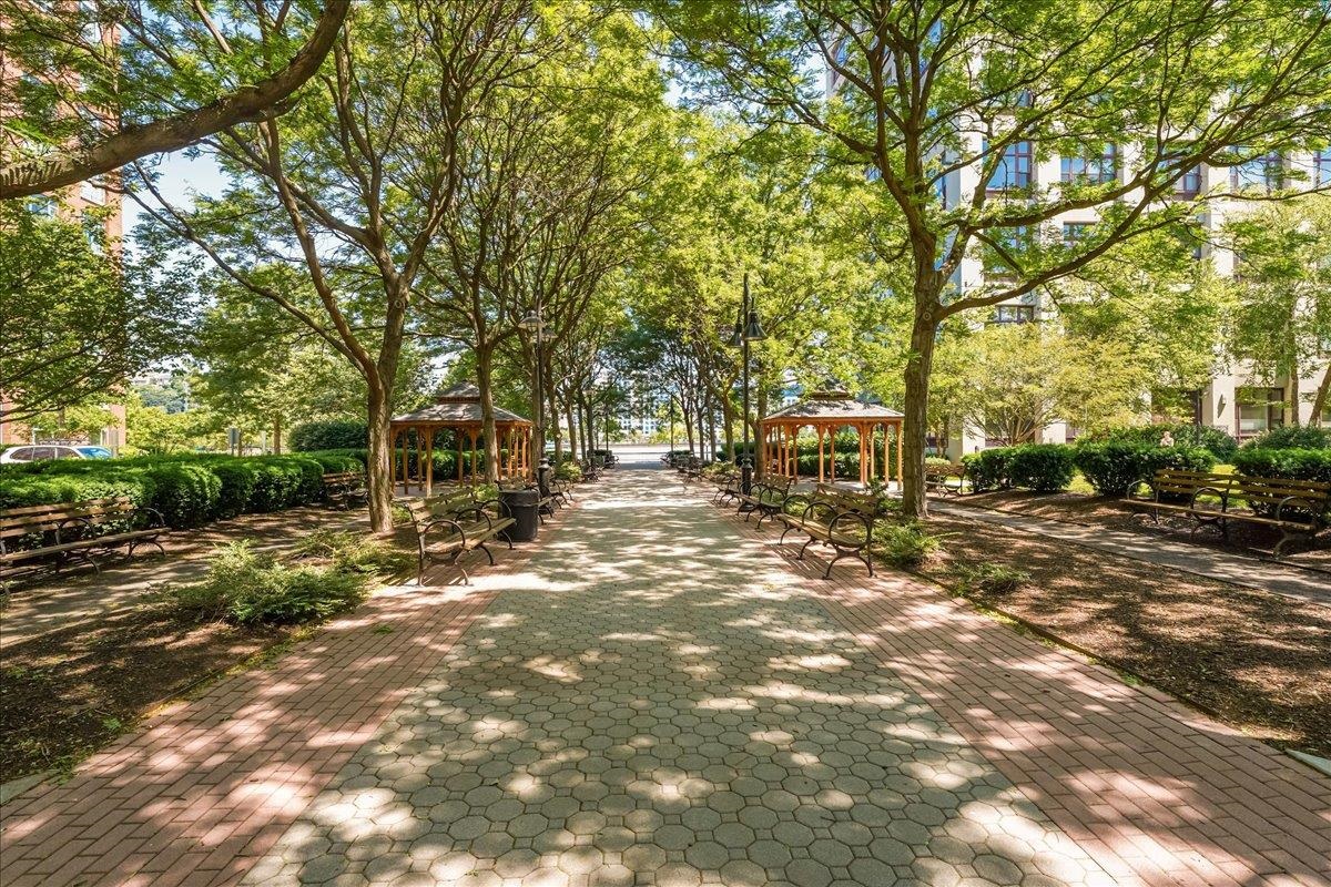 1500 HUDSON ST Unit: 3L