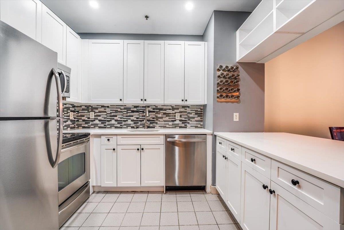 1500 HUDSON ST Unit: 3L