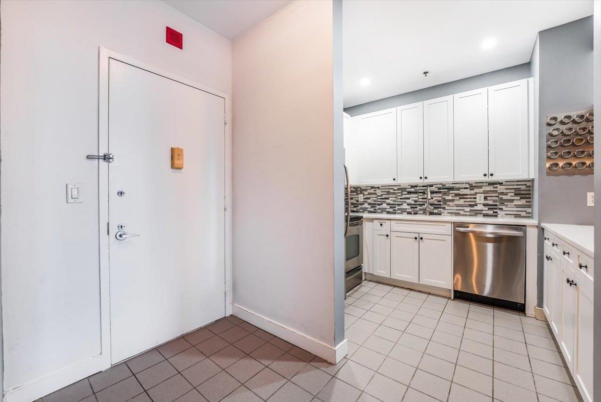 1500 HUDSON ST Unit: 3L