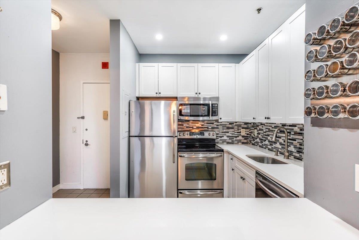 1500 HUDSON ST Unit: 3L