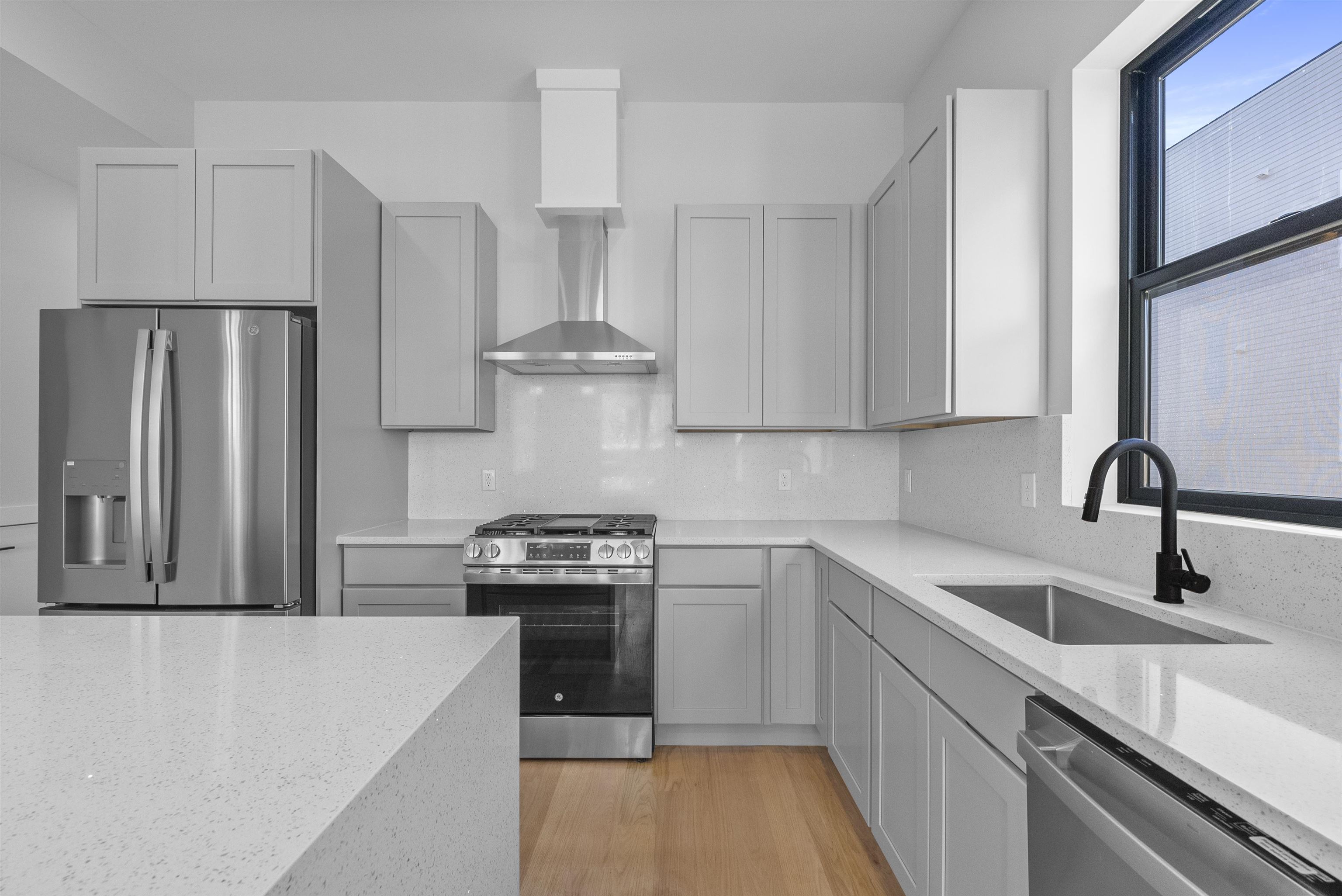 13 MANHATTAN AVE Unit: 2