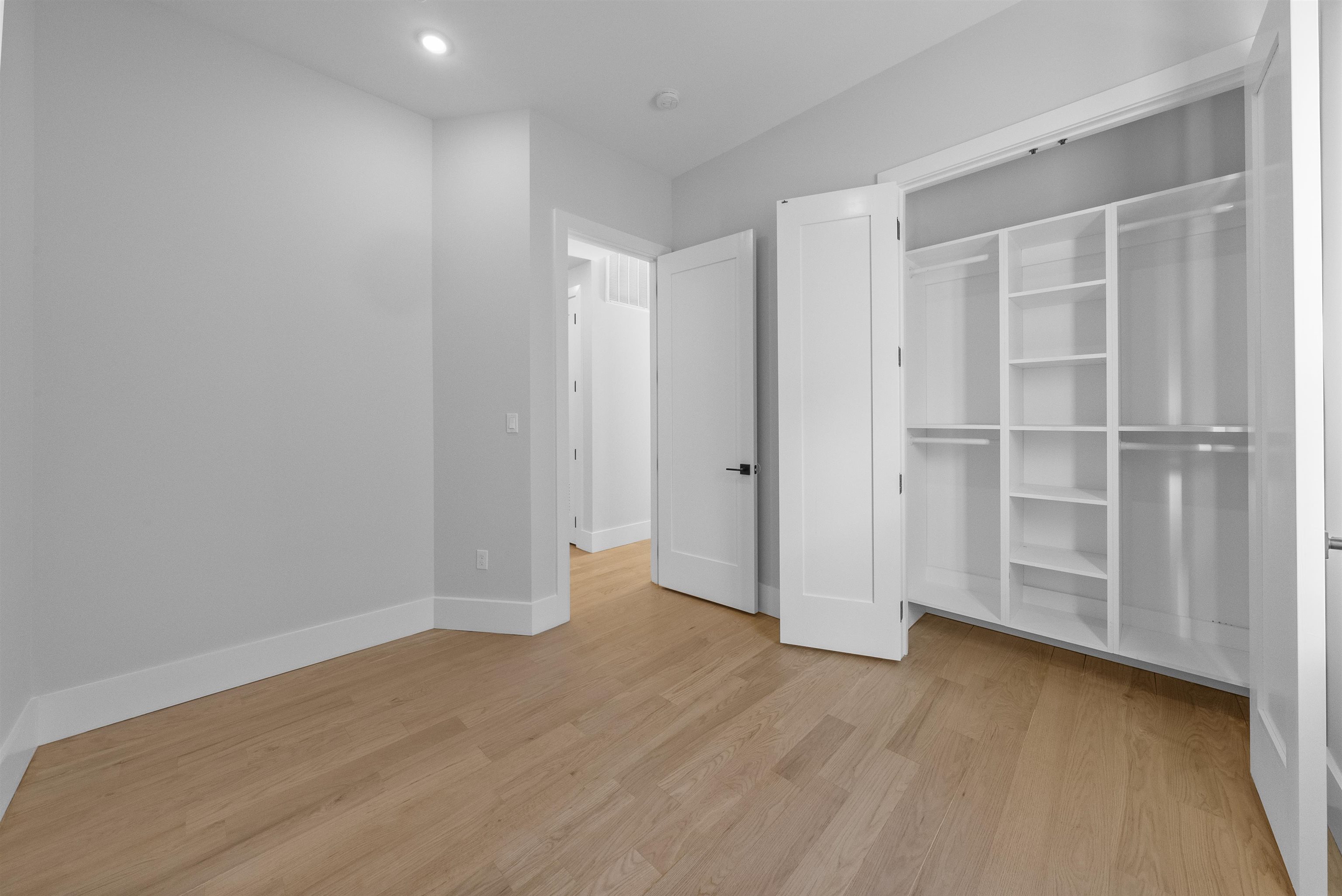 13 MANHATTAN AVE Unit: 2