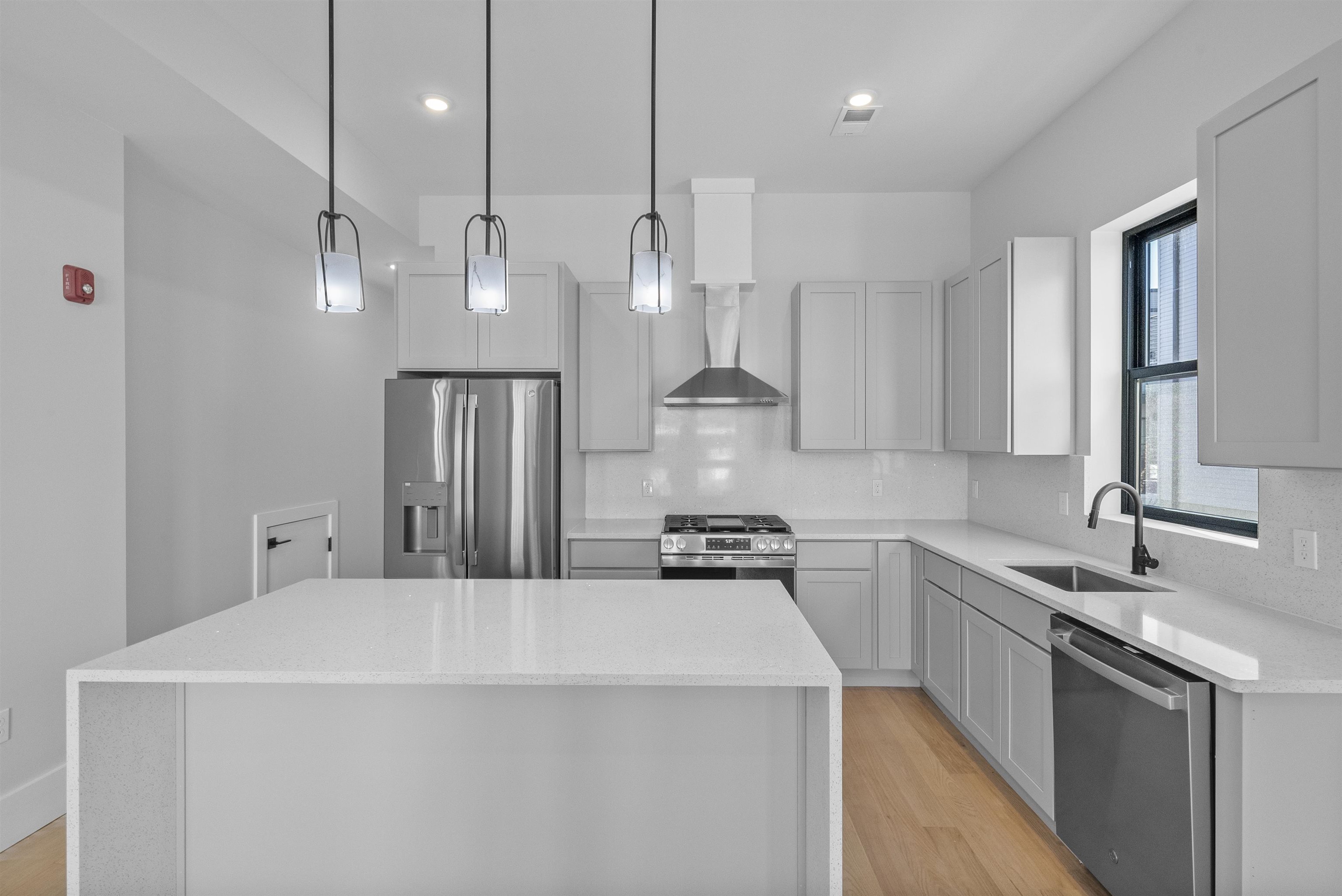13 MANHATTAN AVE Unit: 2