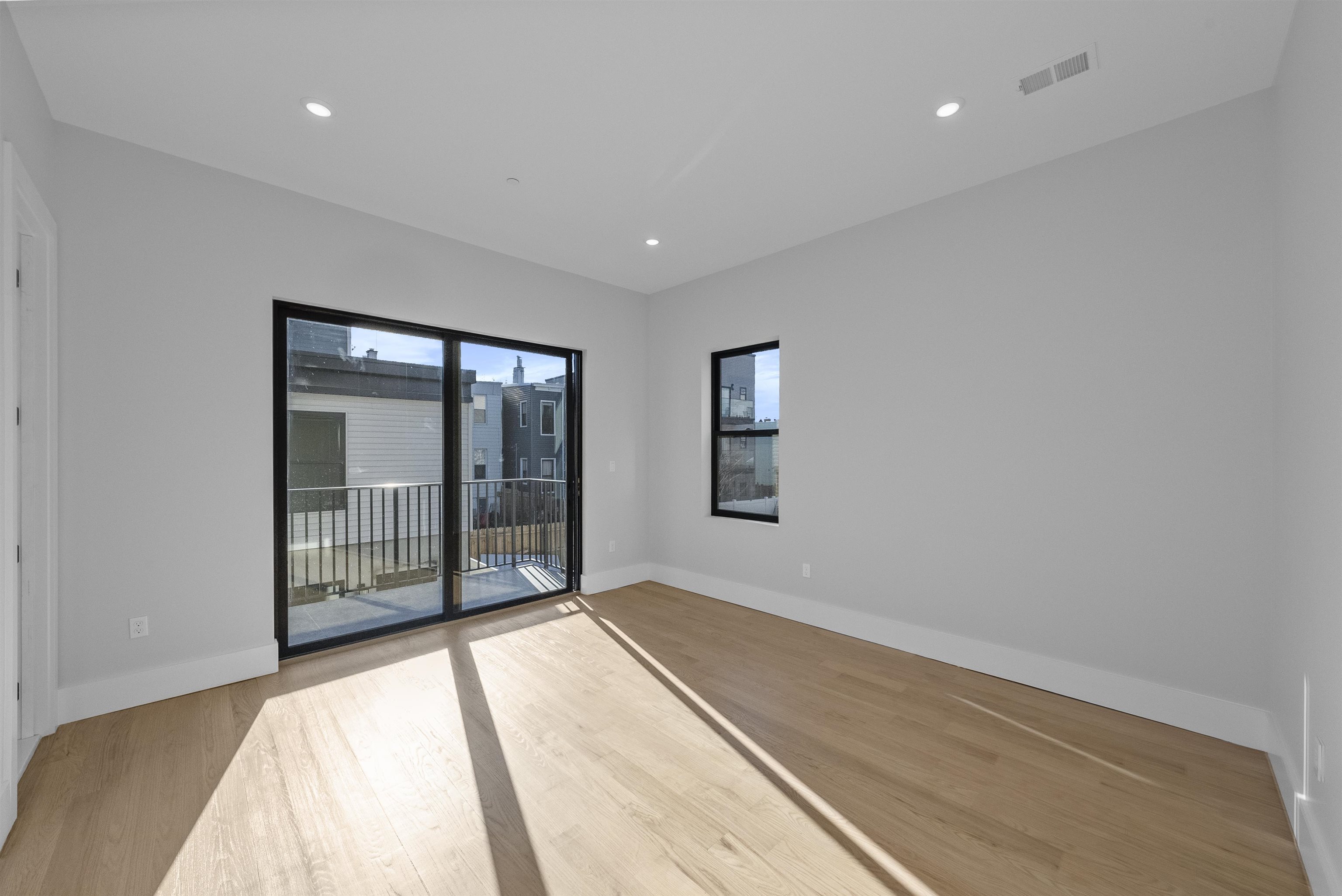 13 MANHATTAN AVE Unit: 2
