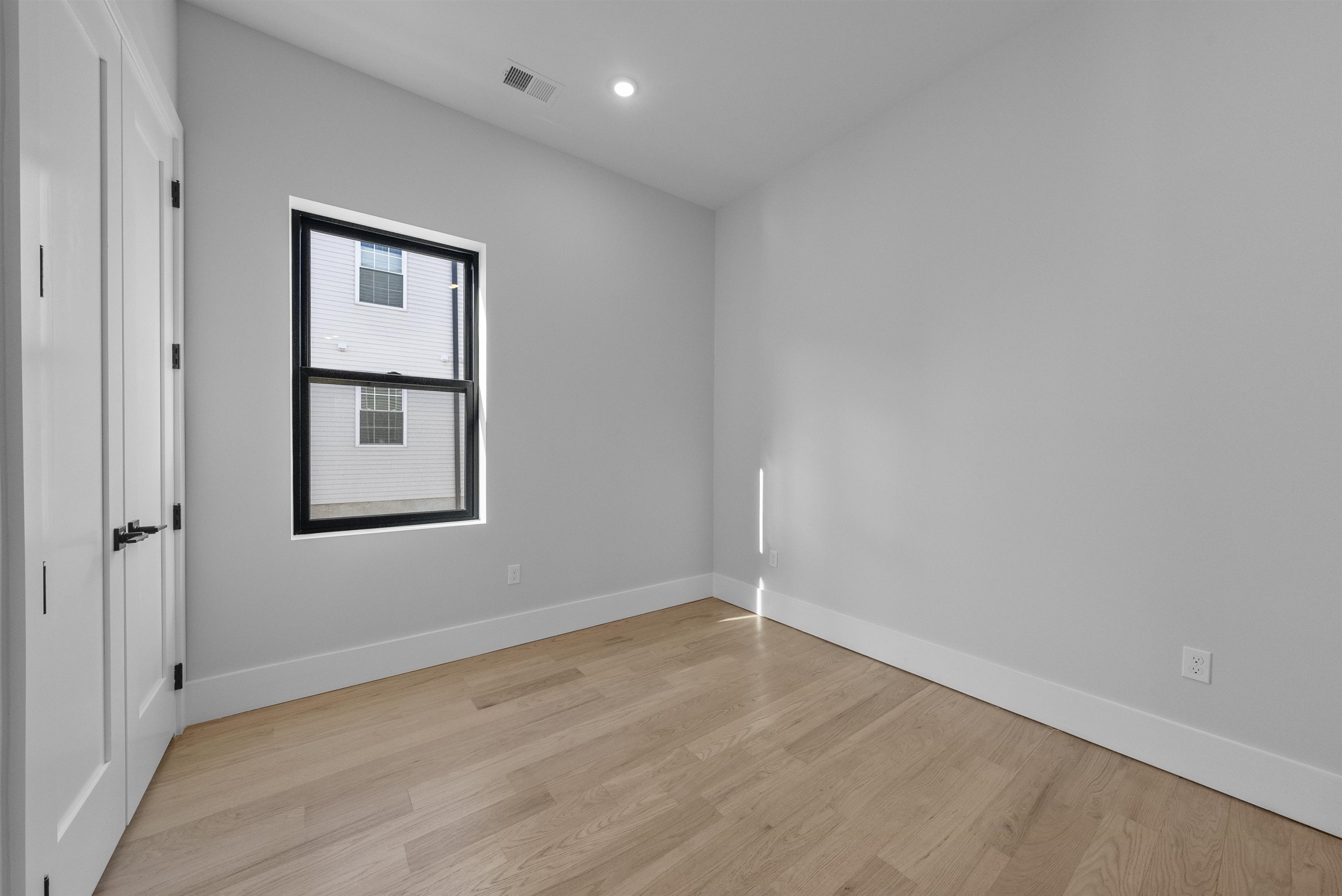 13 MANHATTAN AVE Unit: 2