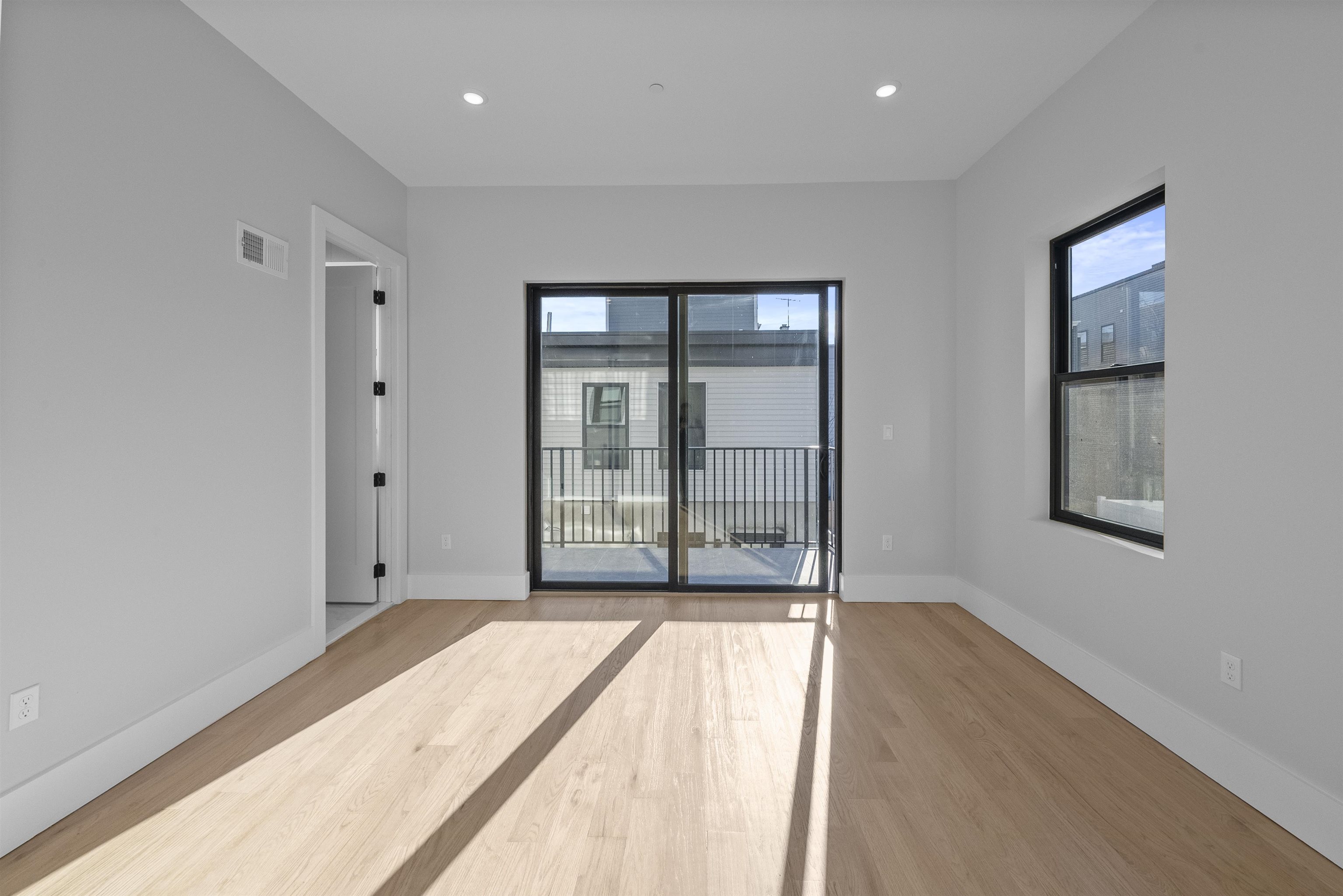 13 MANHATTAN AVE Unit: 2
