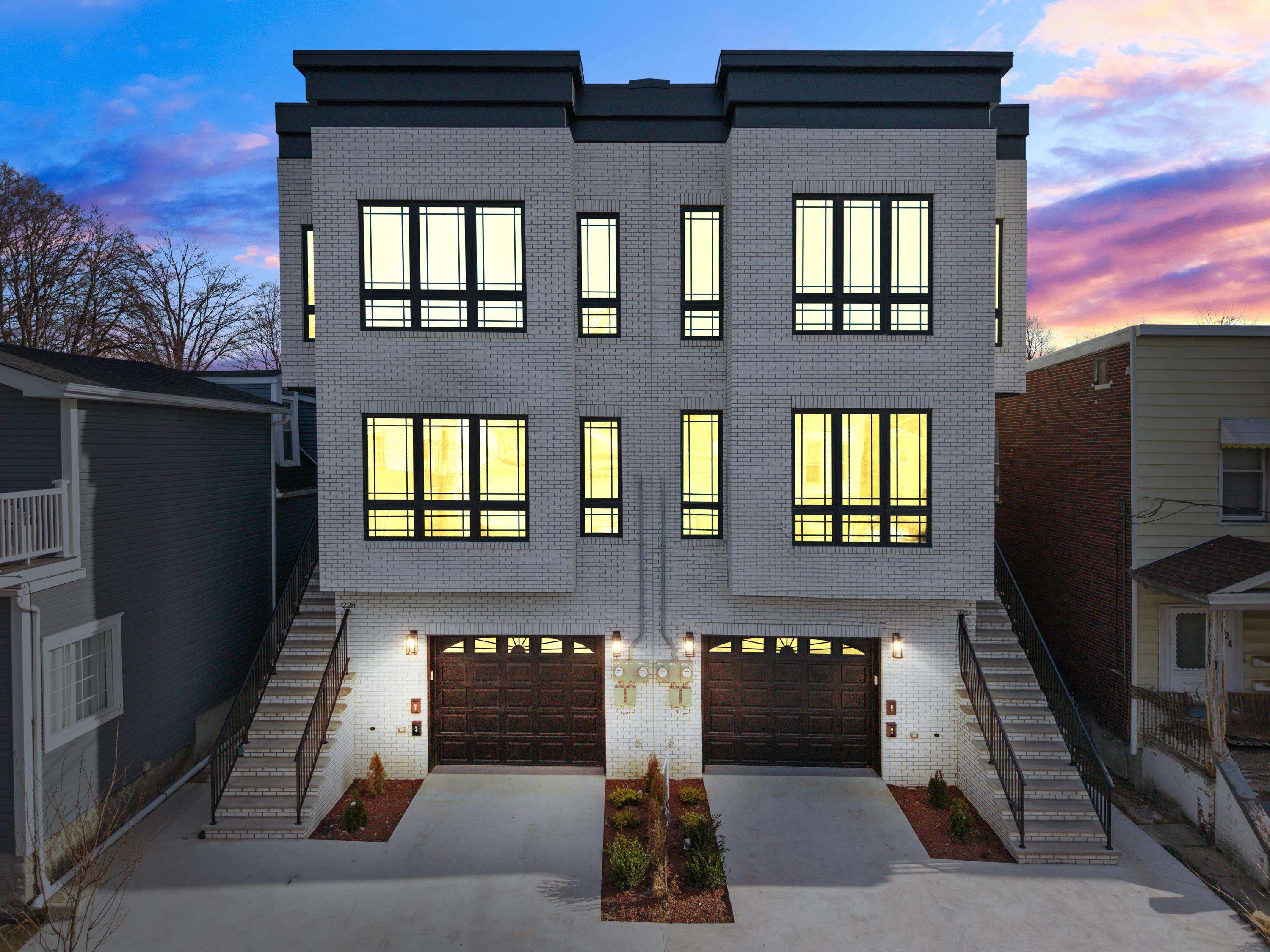 228 NUNDA AVE Unit: 2