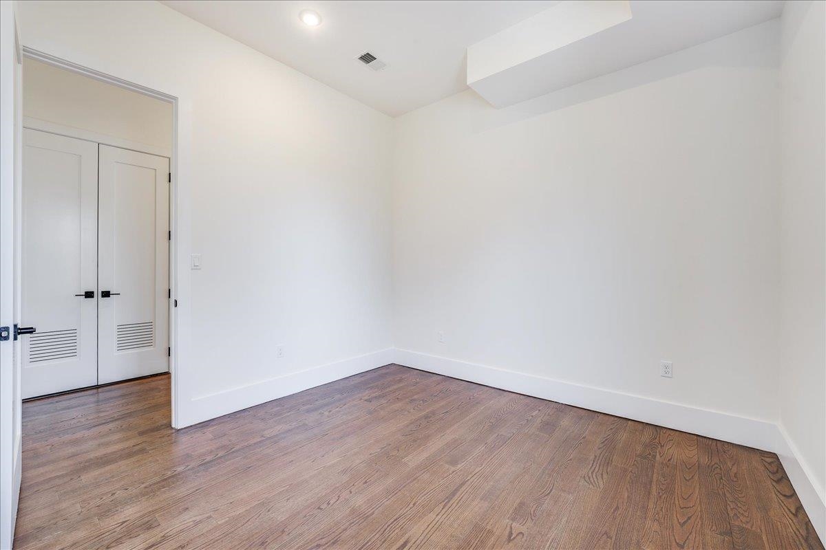 228 NUNDA AVE Unit: 2