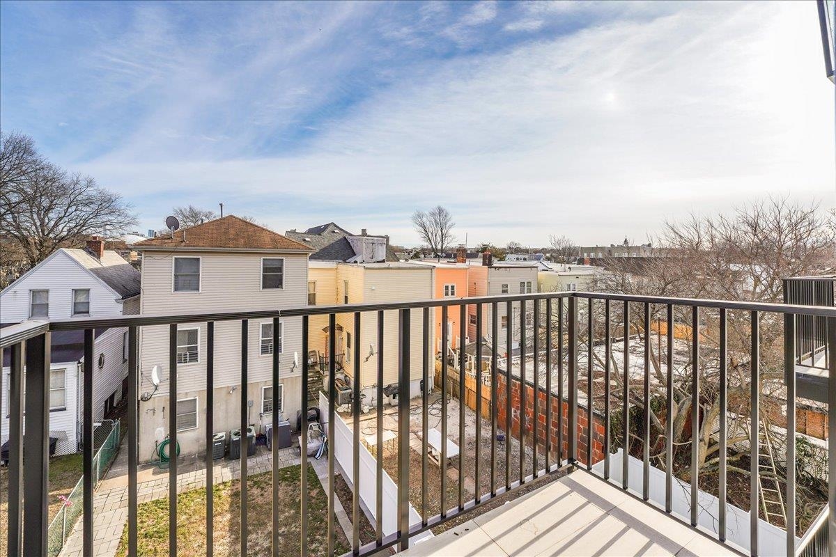 228 NUNDA AVE Unit: 2