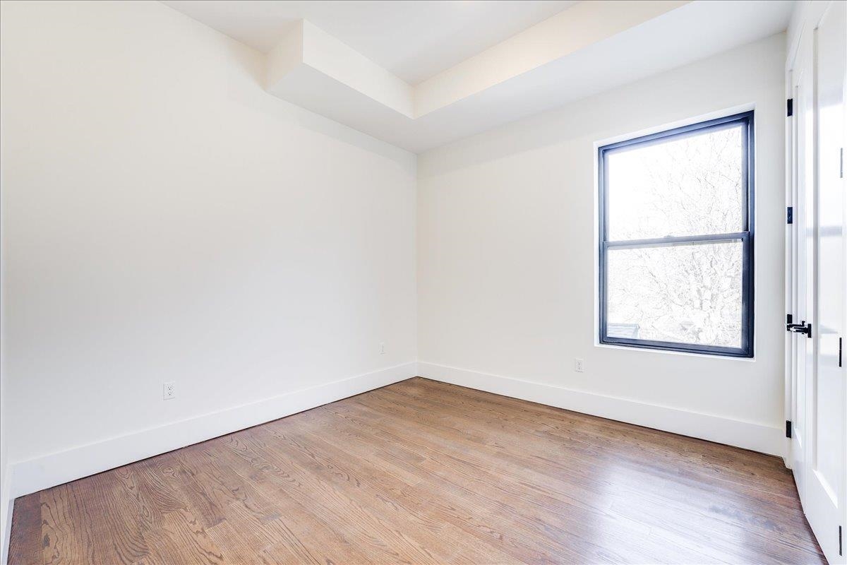 228 NUNDA AVE Unit: 2