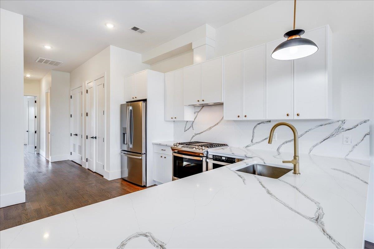 228 NUNDA AVE Unit: 2