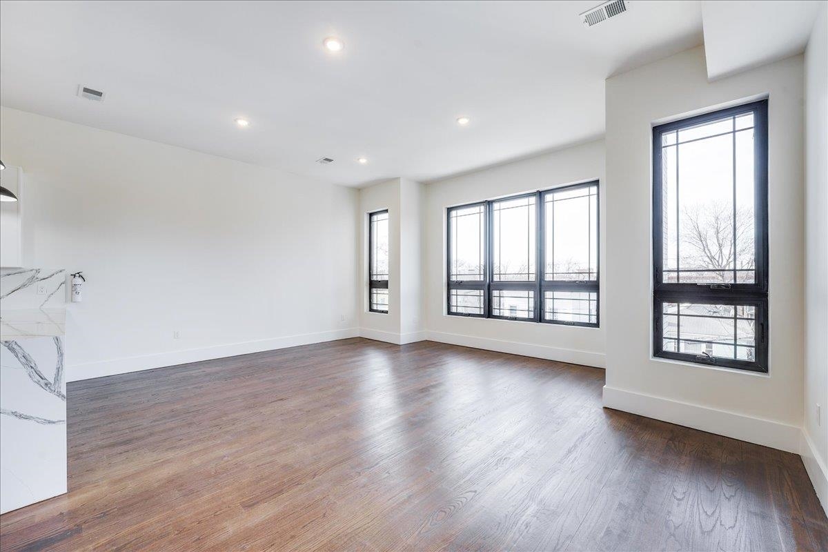 228 NUNDA AVE Unit: 2