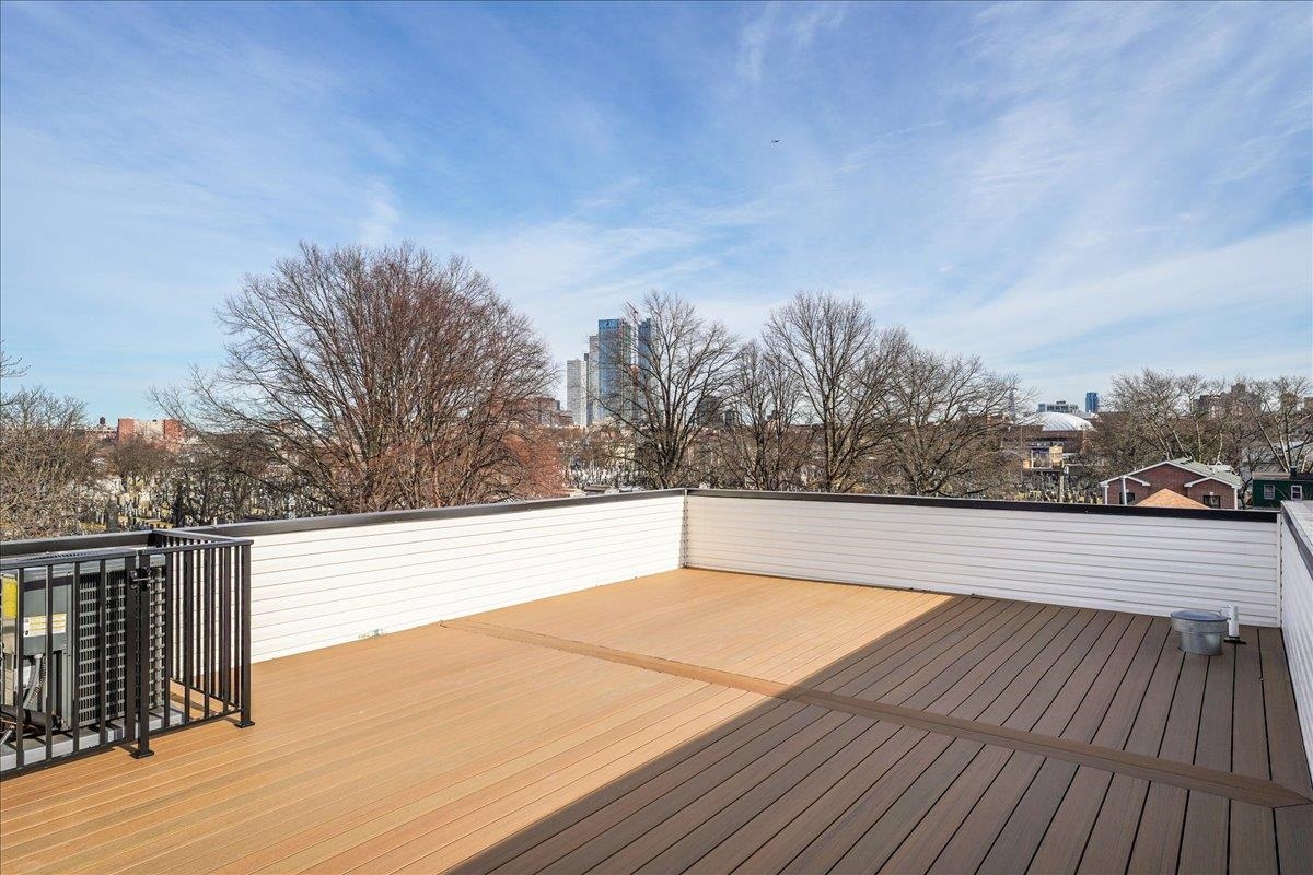 228 NUNDA AVE Unit: 2