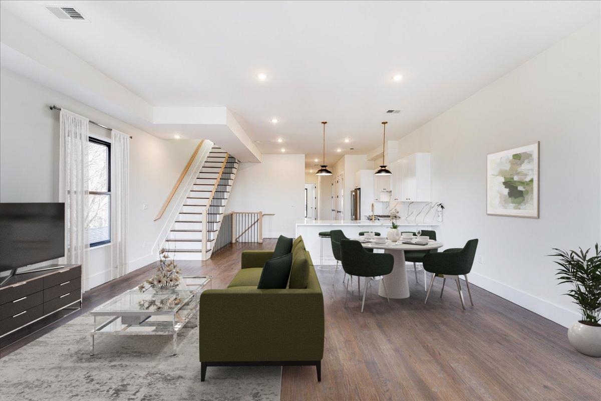 228 NUNDA AVE Unit: 2