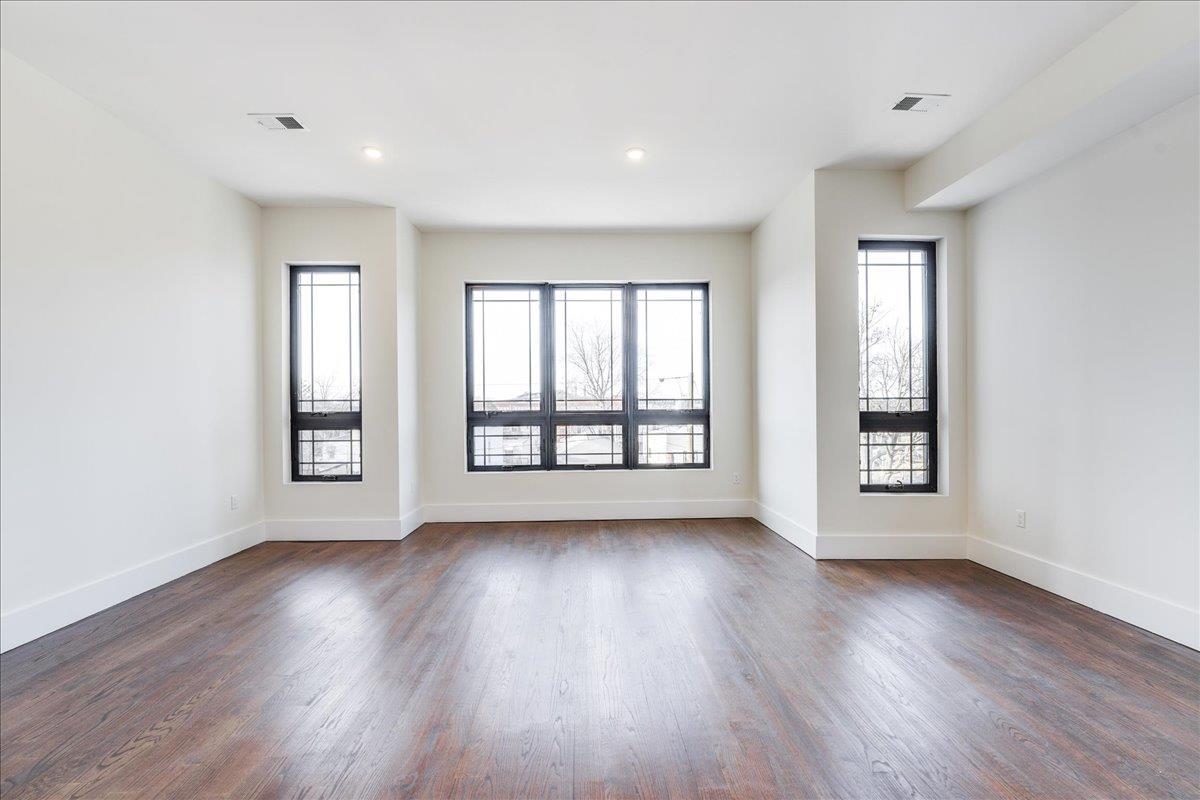 228 NUNDA AVE Unit: 2