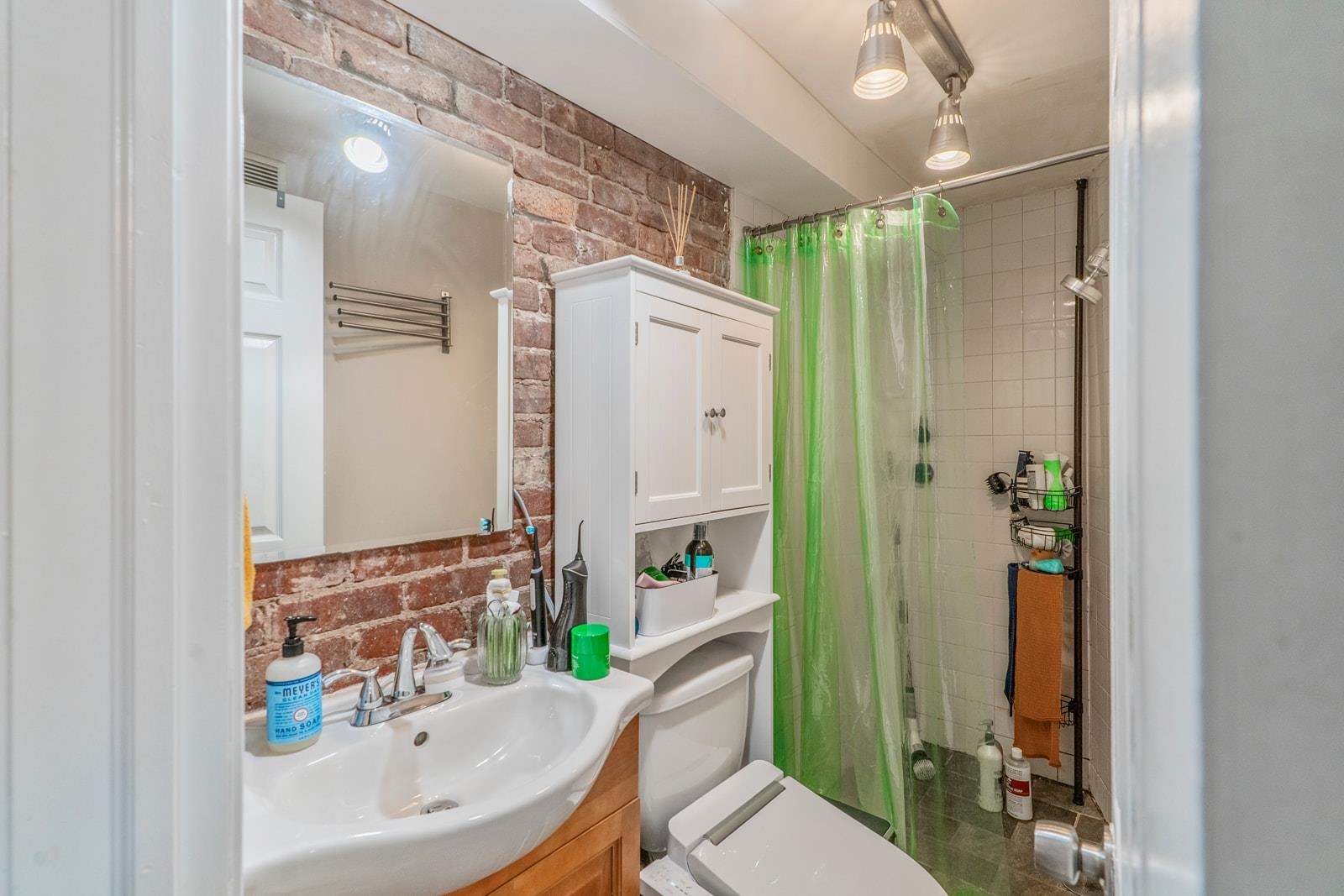 214 6TH ST Unit: 1