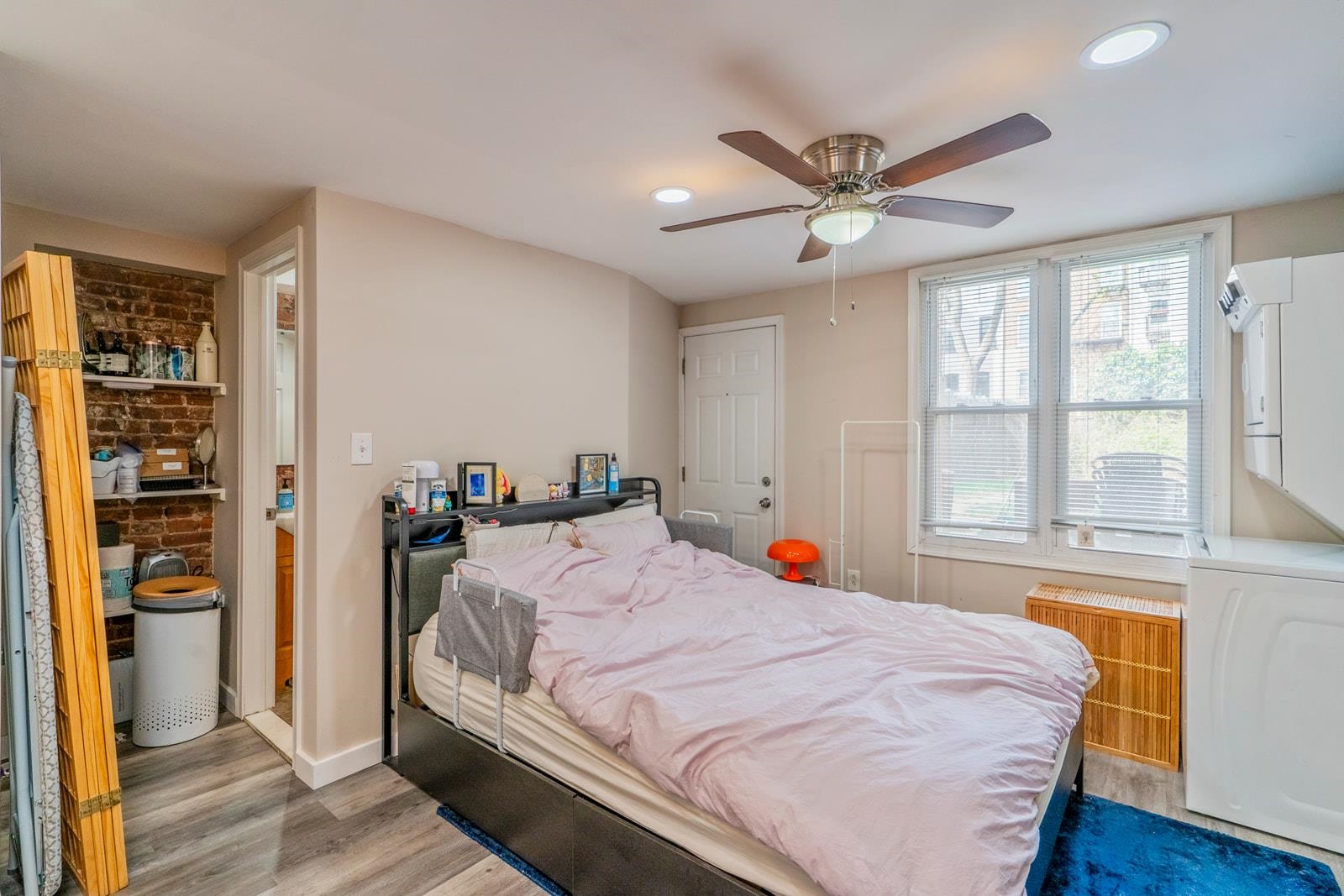 214 6TH ST Unit: 1