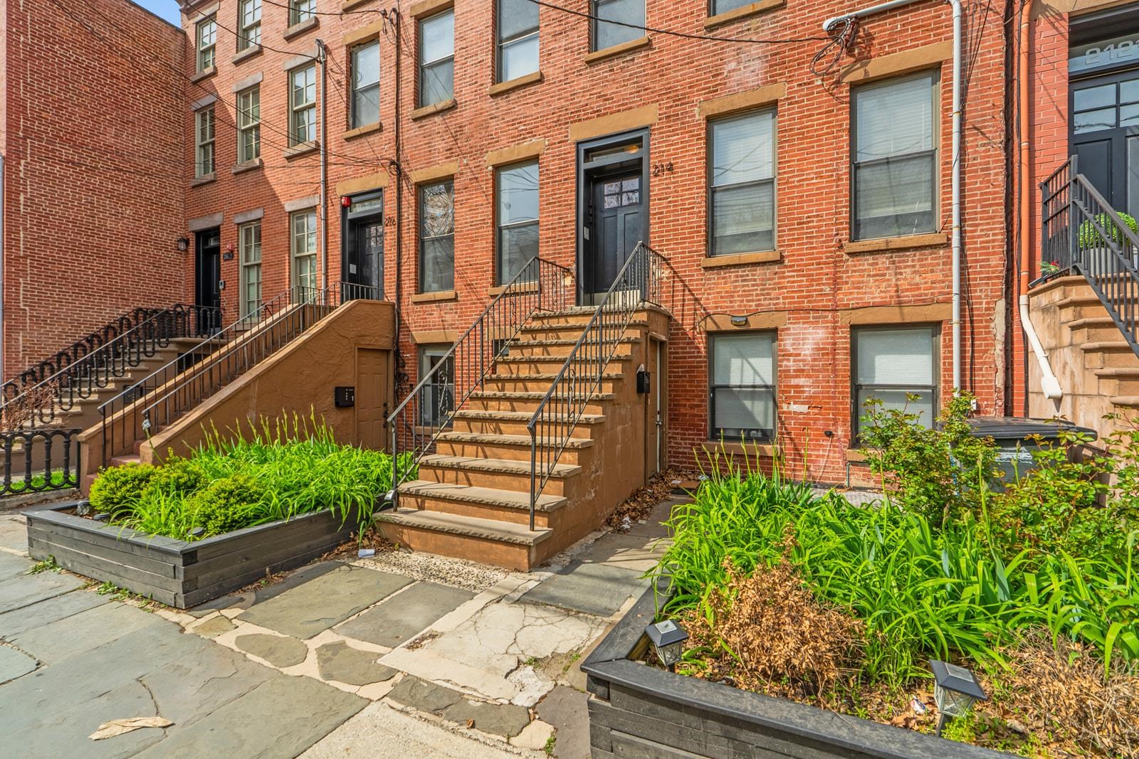 214 6TH ST Unit: 1