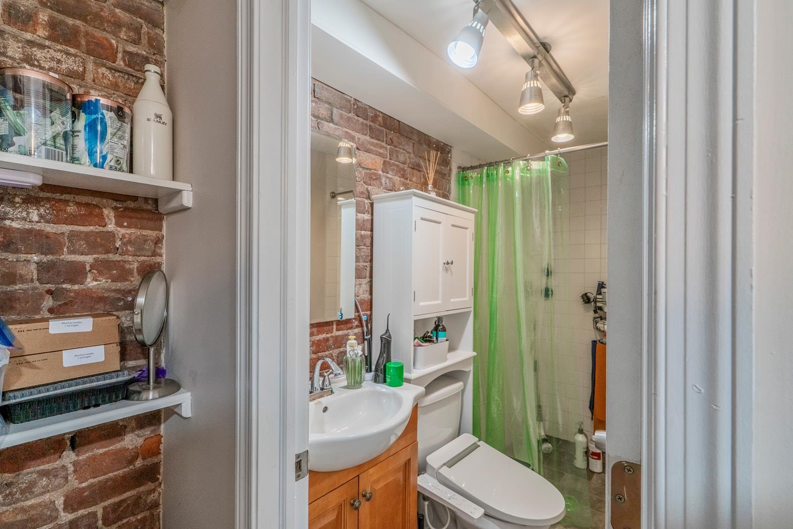 214 6TH ST Unit: 1