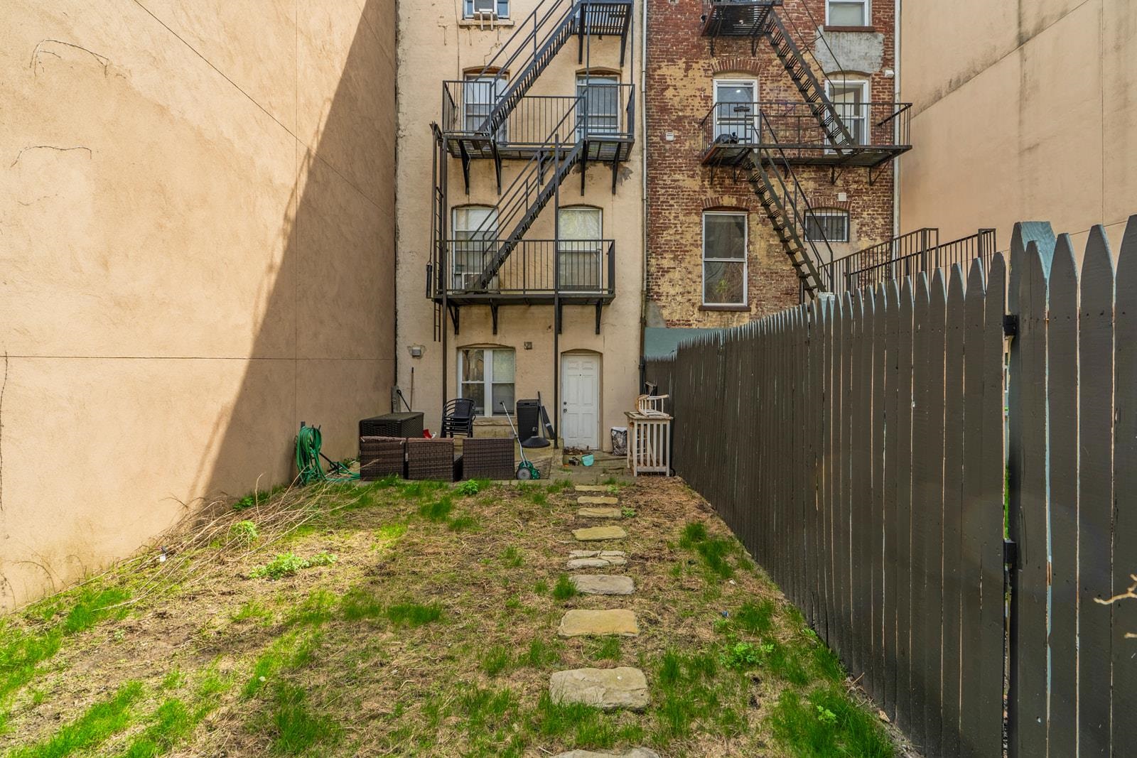 214 6TH ST Unit: 1