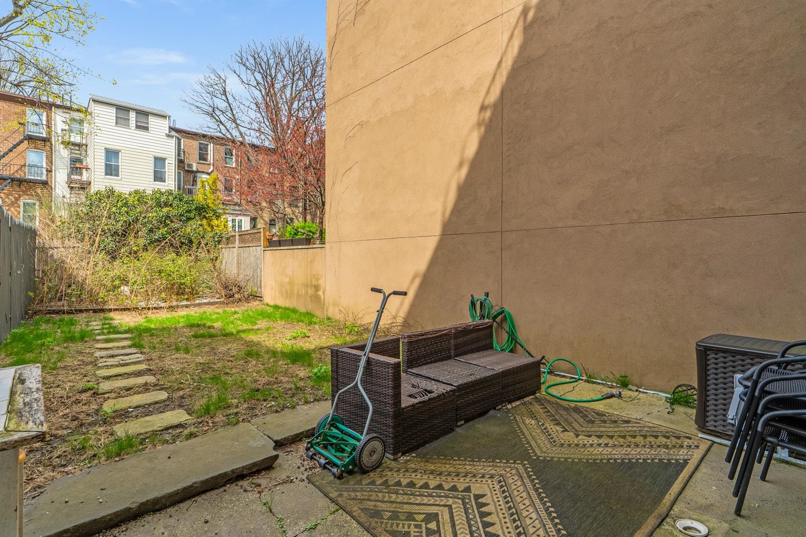 214 6TH ST Unit: 1