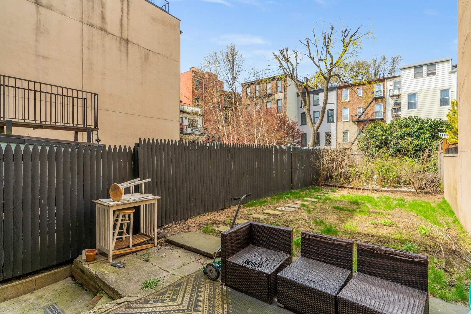 214 6TH ST Unit: 1