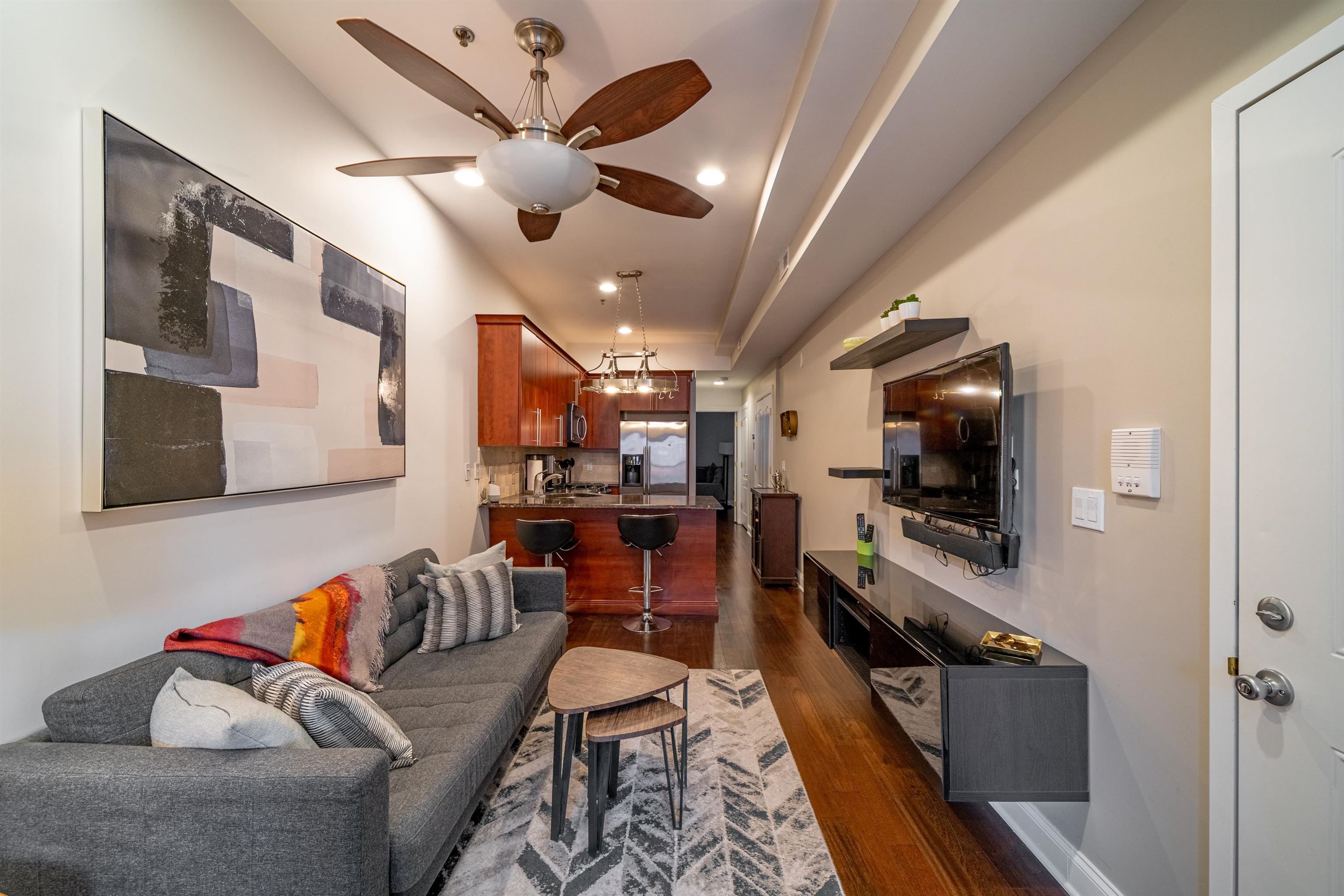744 PARK AVE Unit: 2L