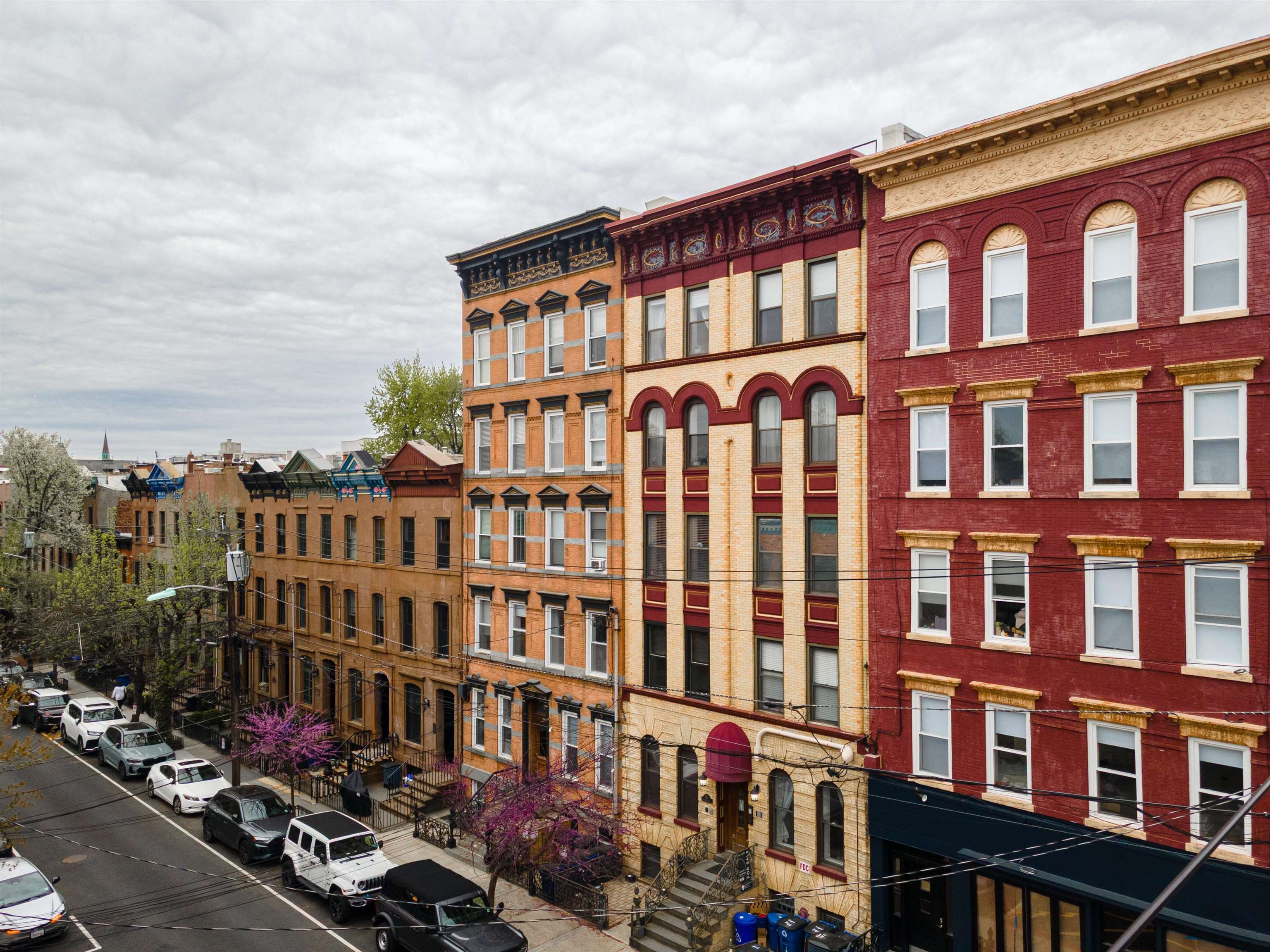 744 PARK AVE Unit: 2L