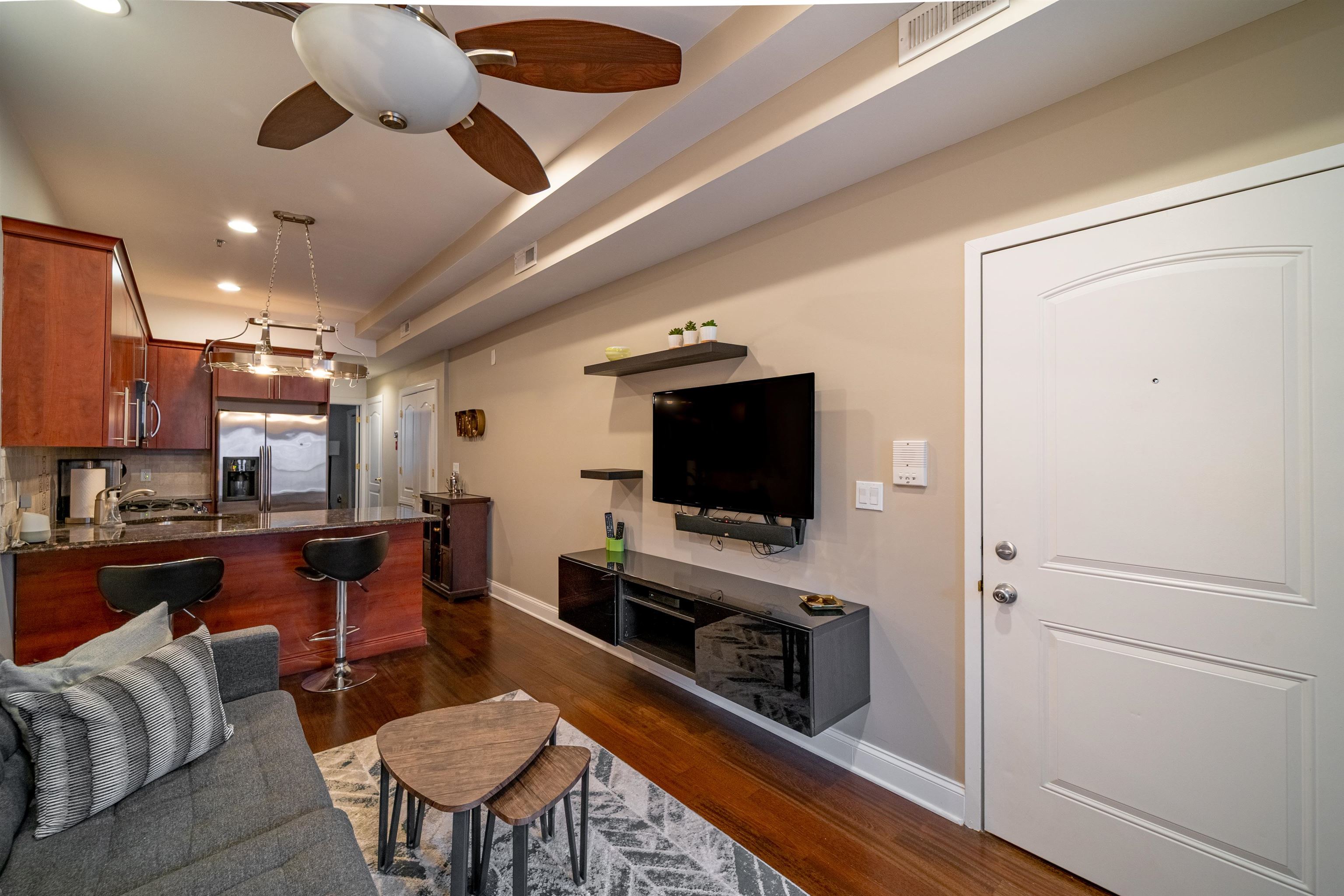744 PARK AVE Unit: 2L