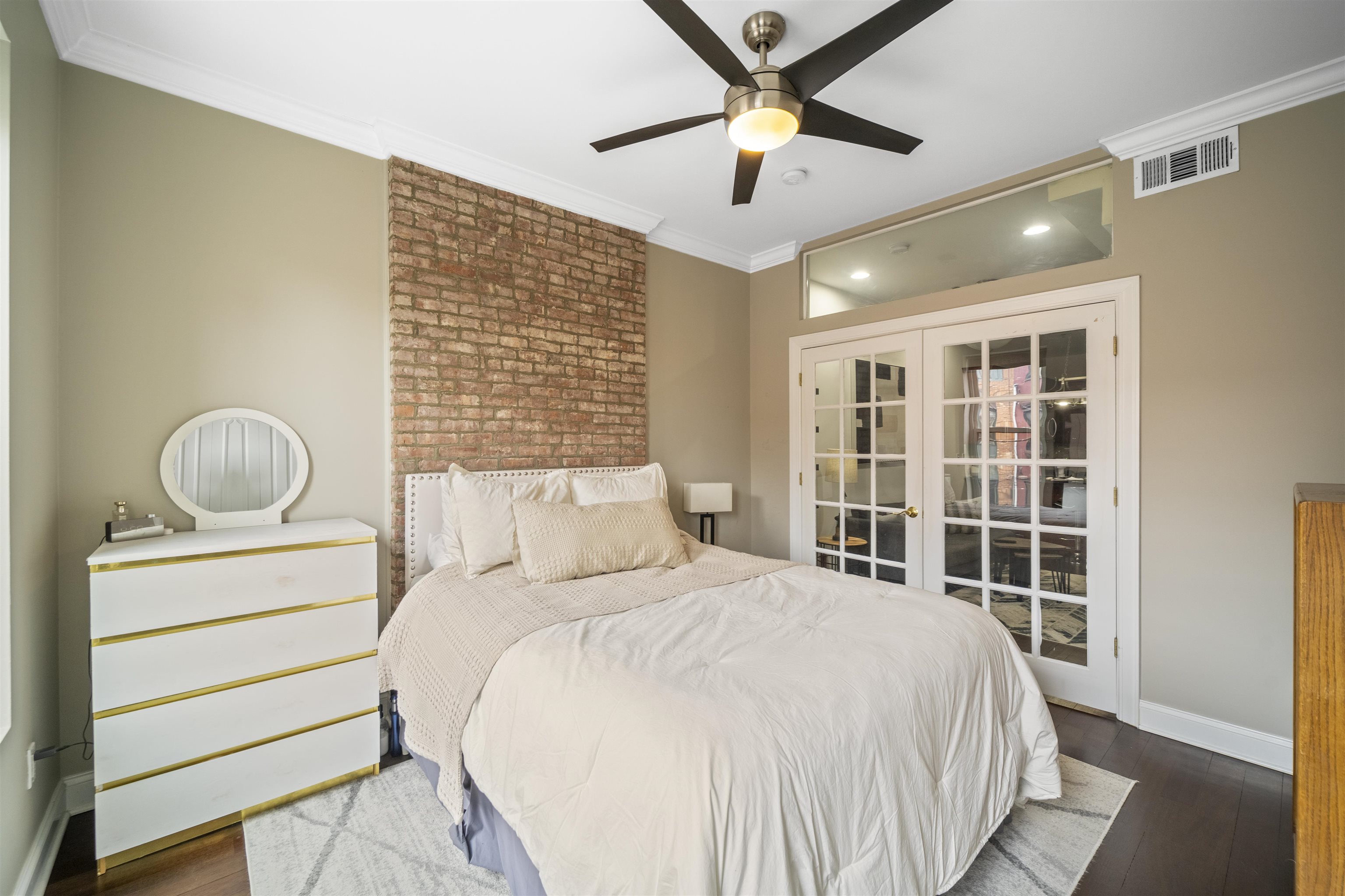744 PARK AVE Unit: 2L